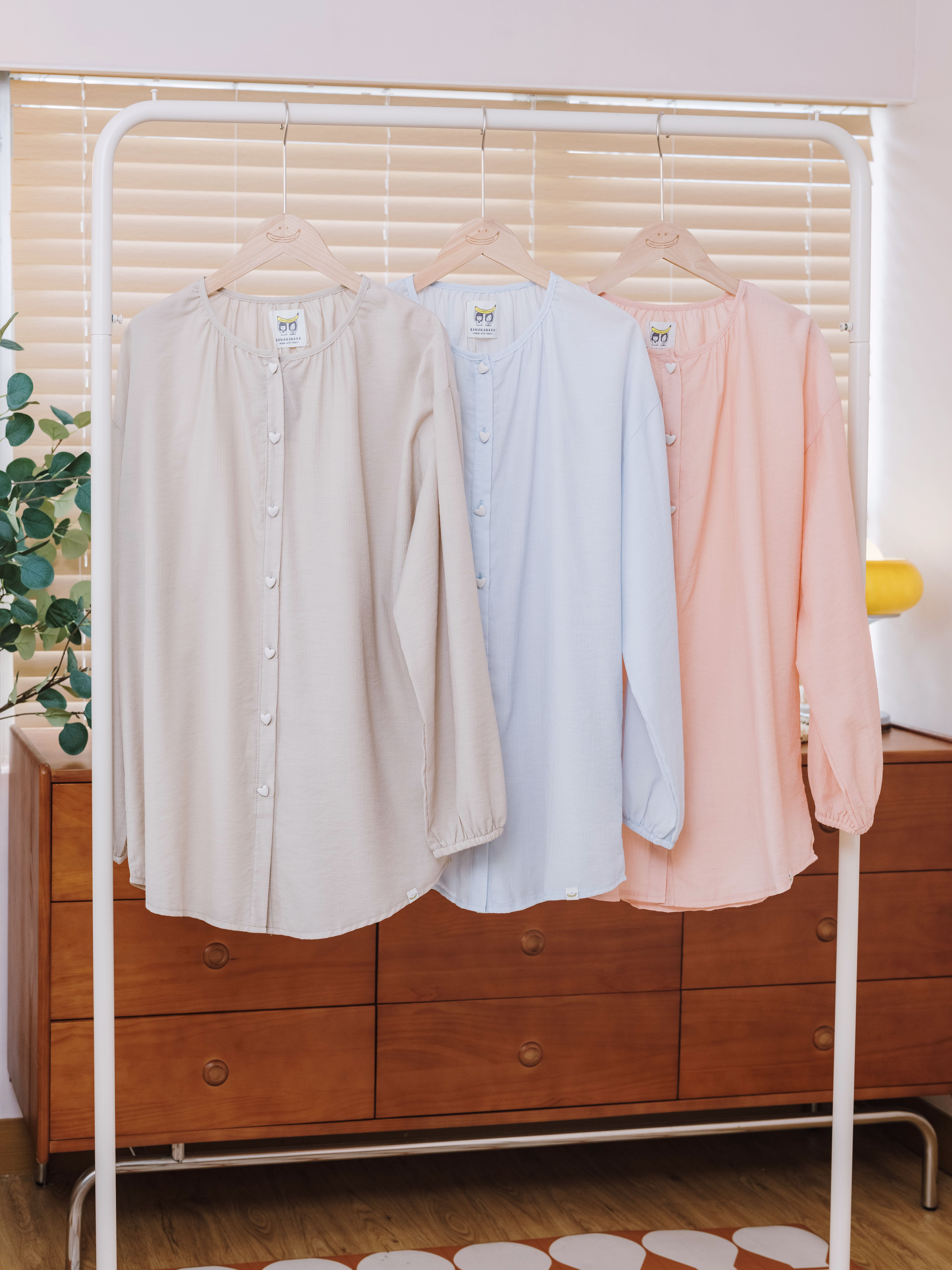 三色 / 心心鈕質感圓領恤衫/ Heart Button Shirt