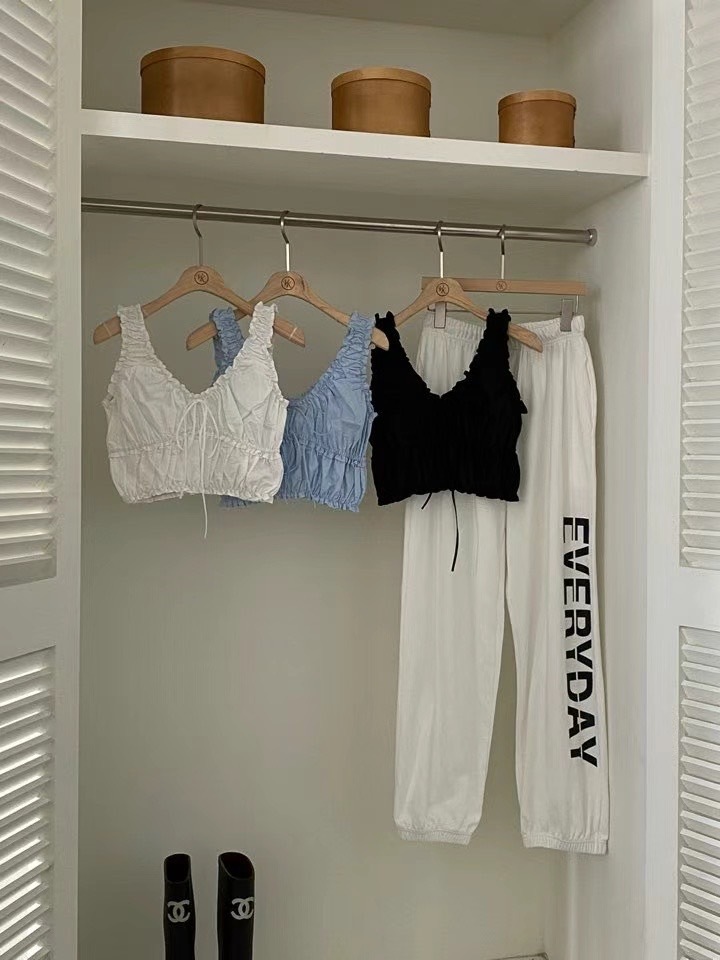 (現貨)#🇰🇷E67太喜歡了皺皺V領背心(黑/白/藍)