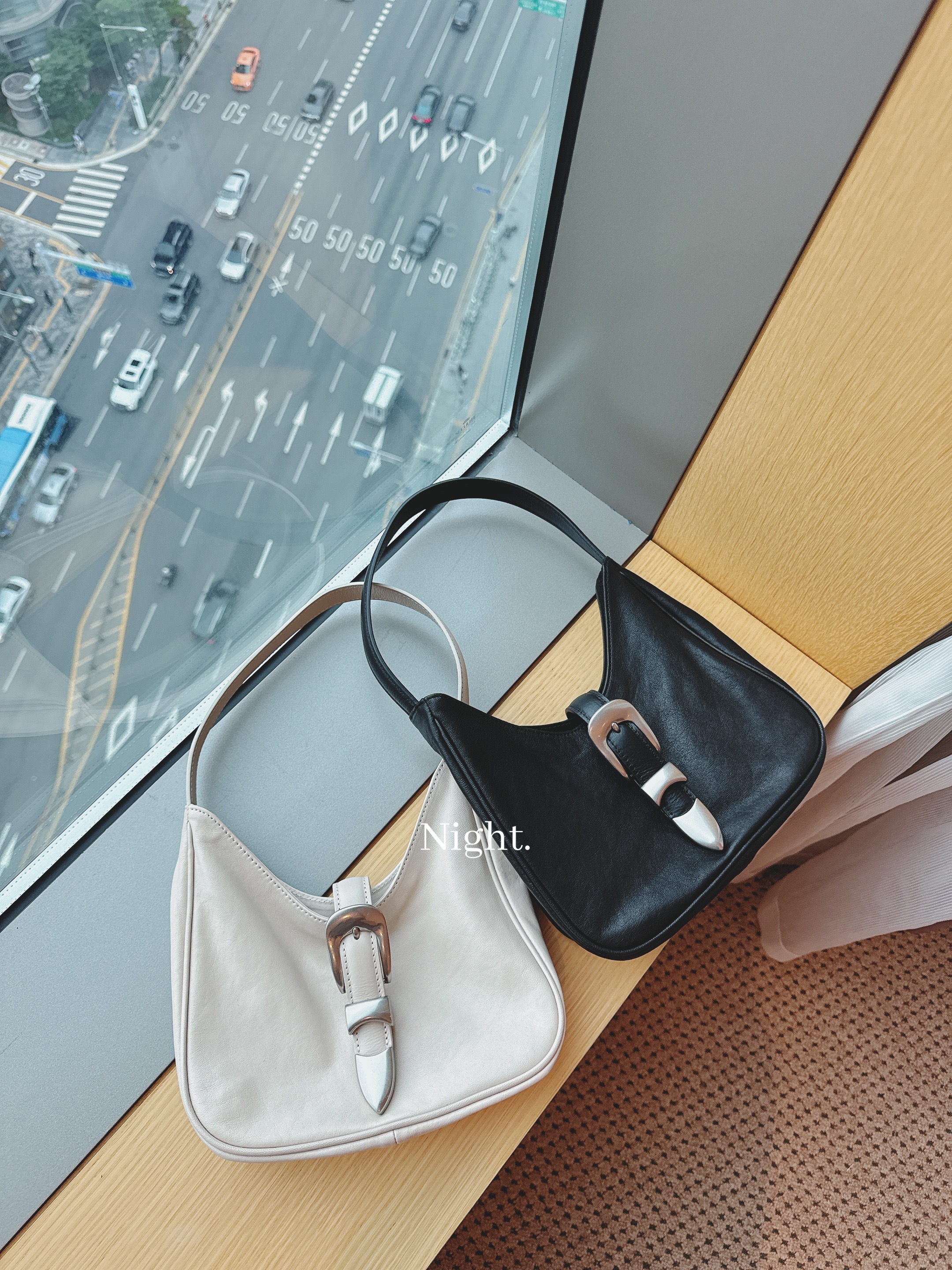 最貴棟設計師霧感真皮釦環腋下包(2色)