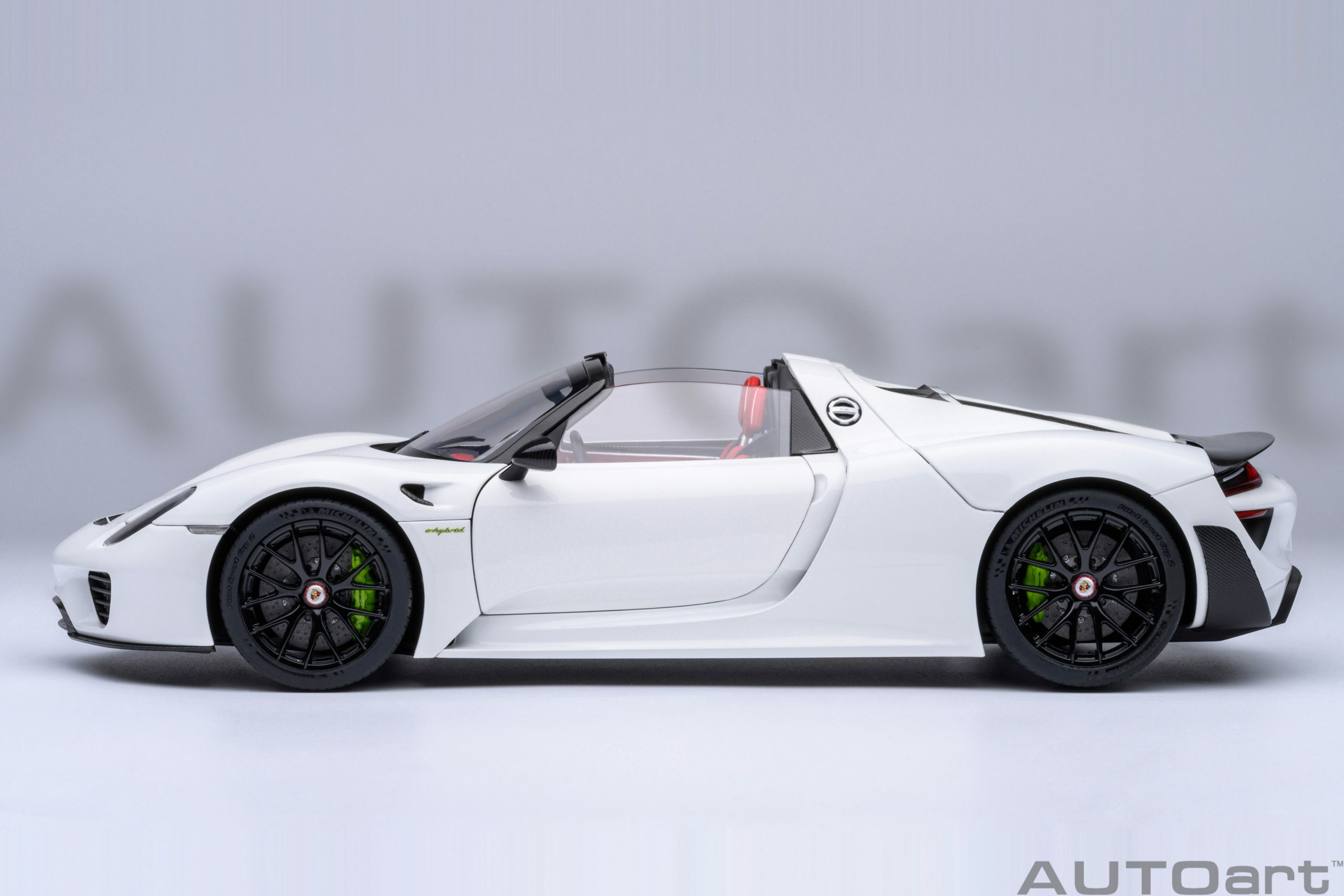預訂 (訂金$300) (預訂價$1440) :1/18 AUTOART Porsche 918 Spyder Weissach Package (White with Red interior) (77920)