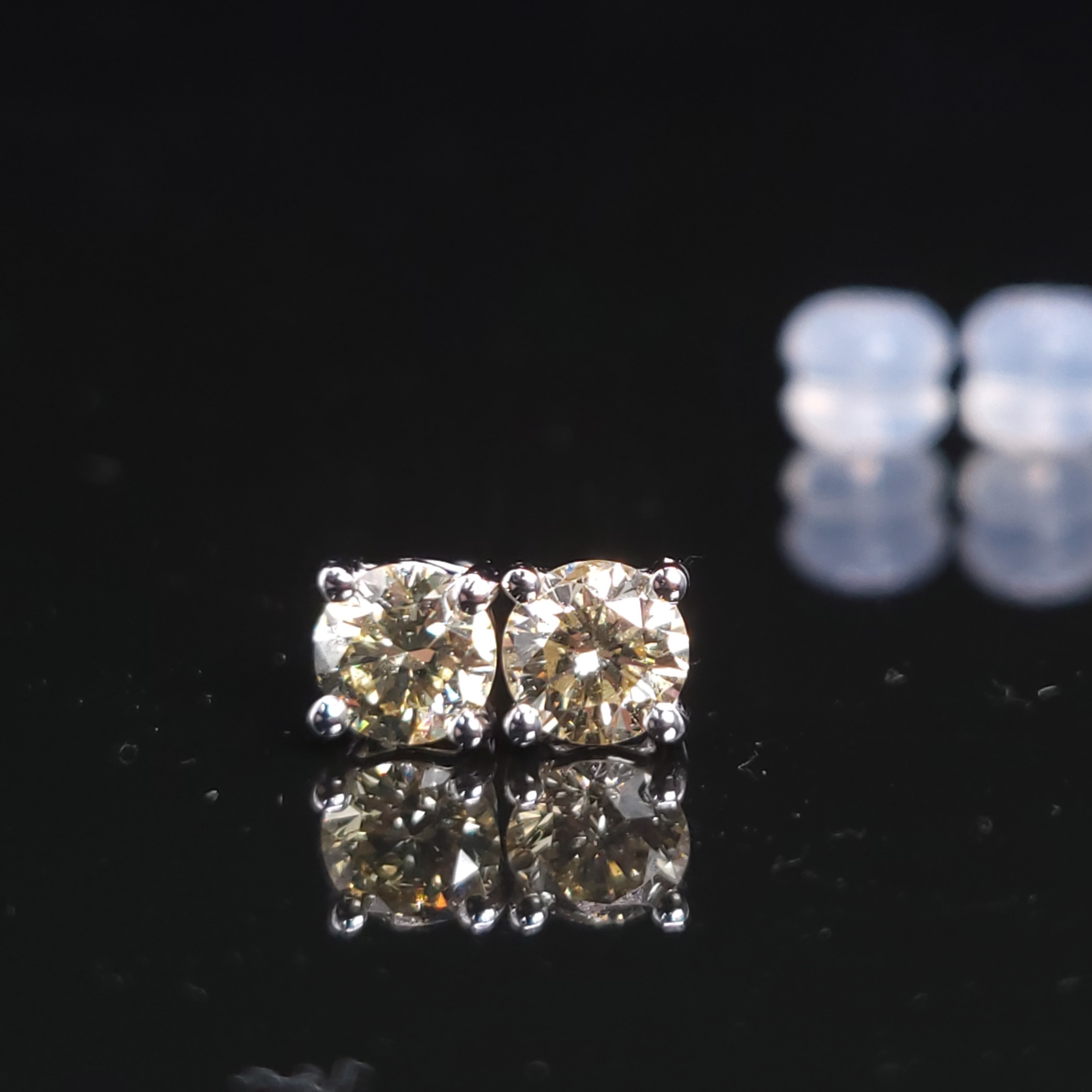 全新18K白金【主石68份鑽石】耳環