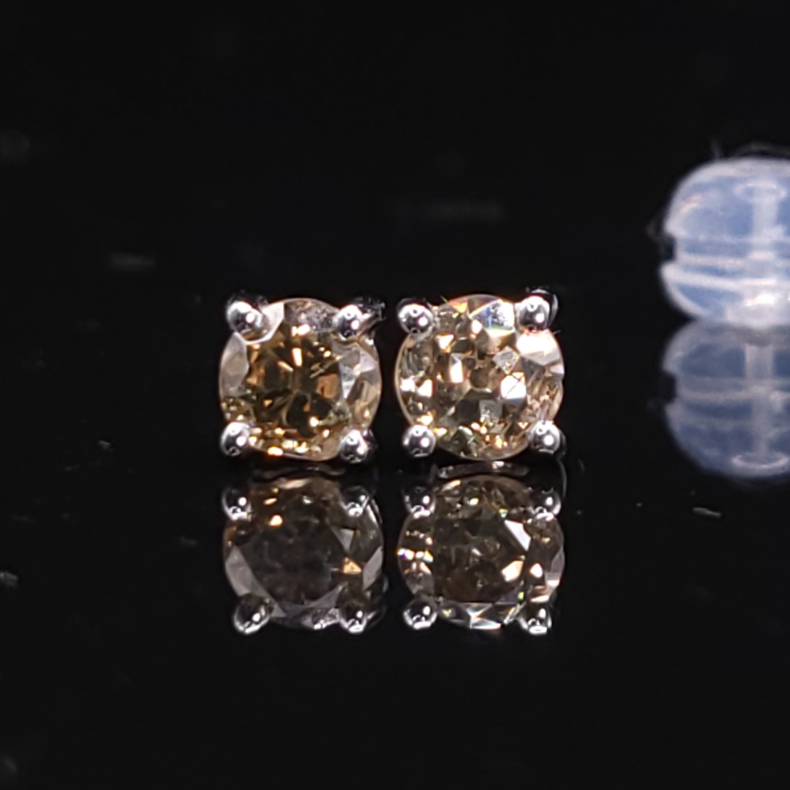 全新18K白金【主石51份咖啡色鑽石】耳環