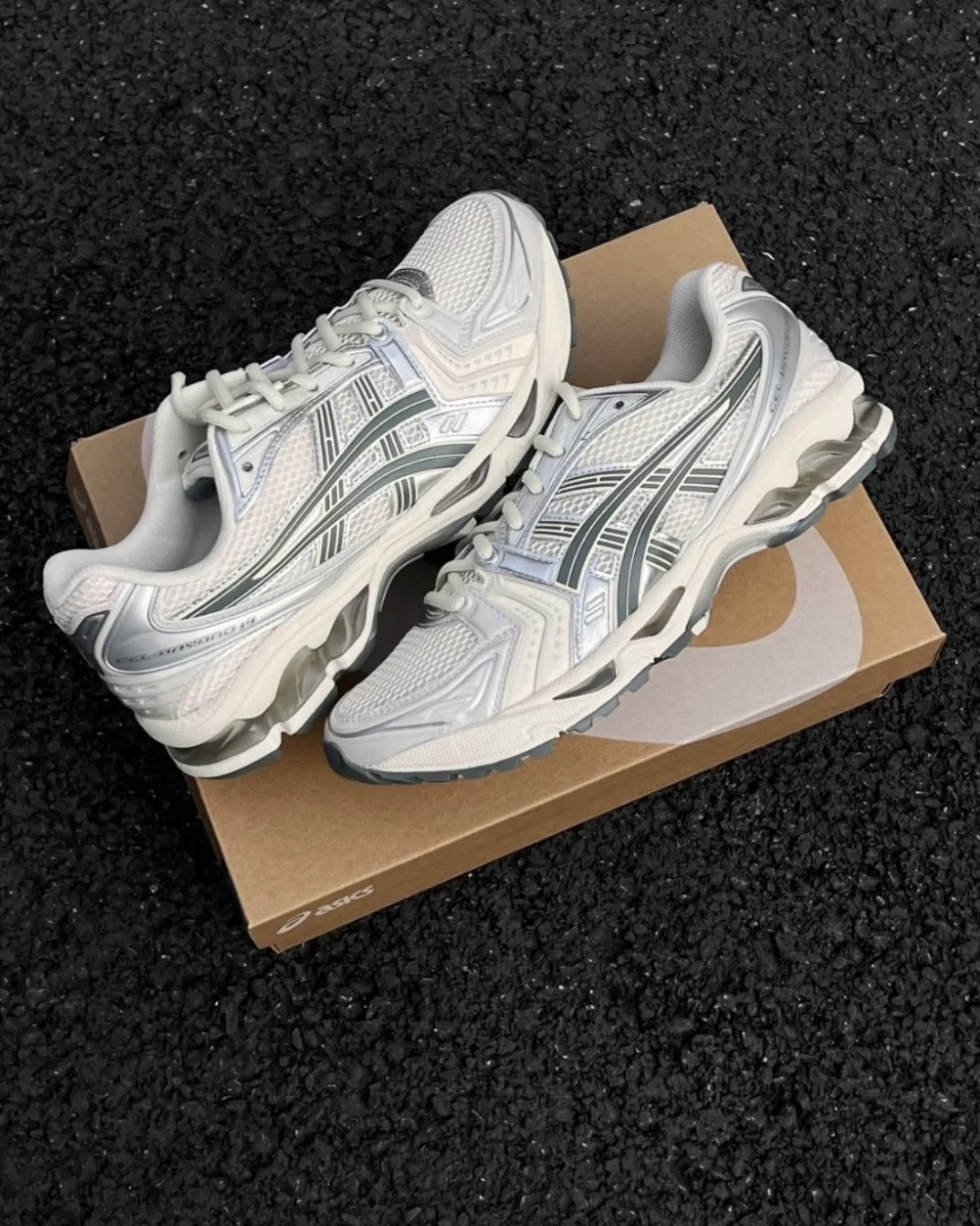 <售完不補!!>Asics Gel-Kayano 14 Y2K 金屬 復古 液態銀 機能 銀白灰綠