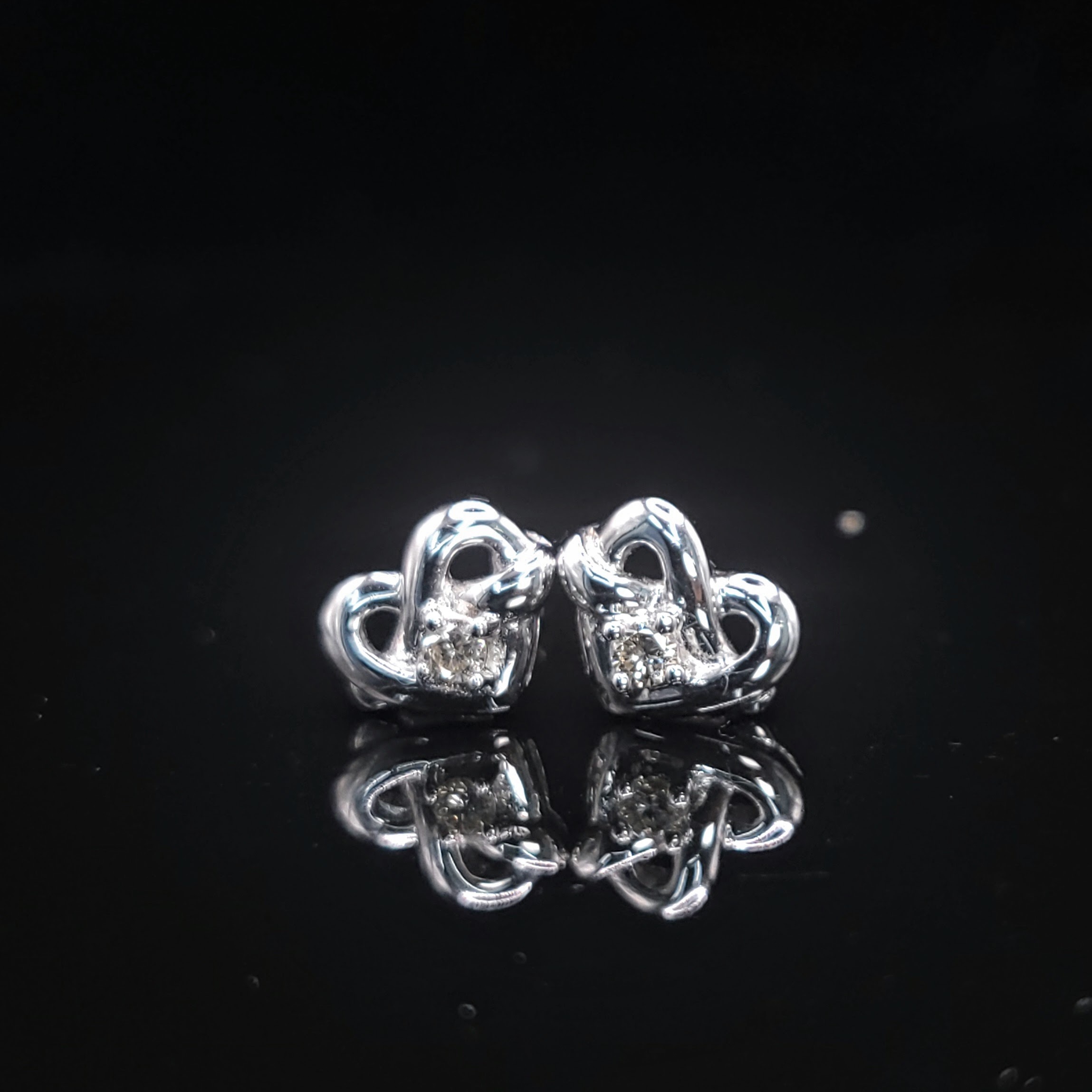 18K White Gold 0.08ct Diamond Earrings