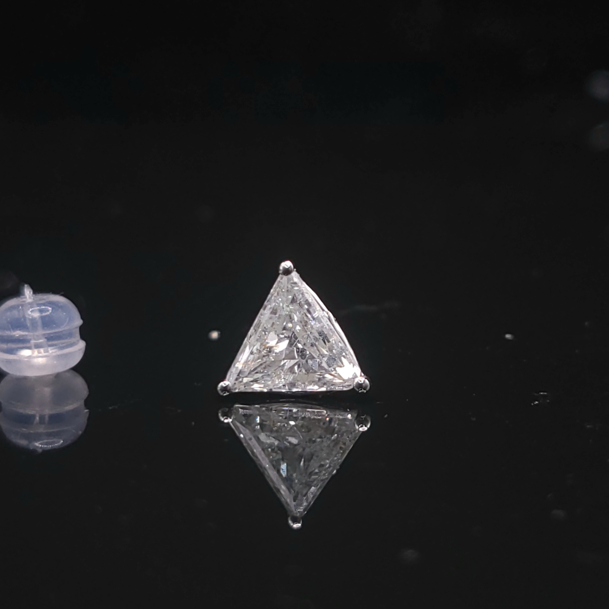 全新18K白金【主石78份三角形鑽石】單耳環