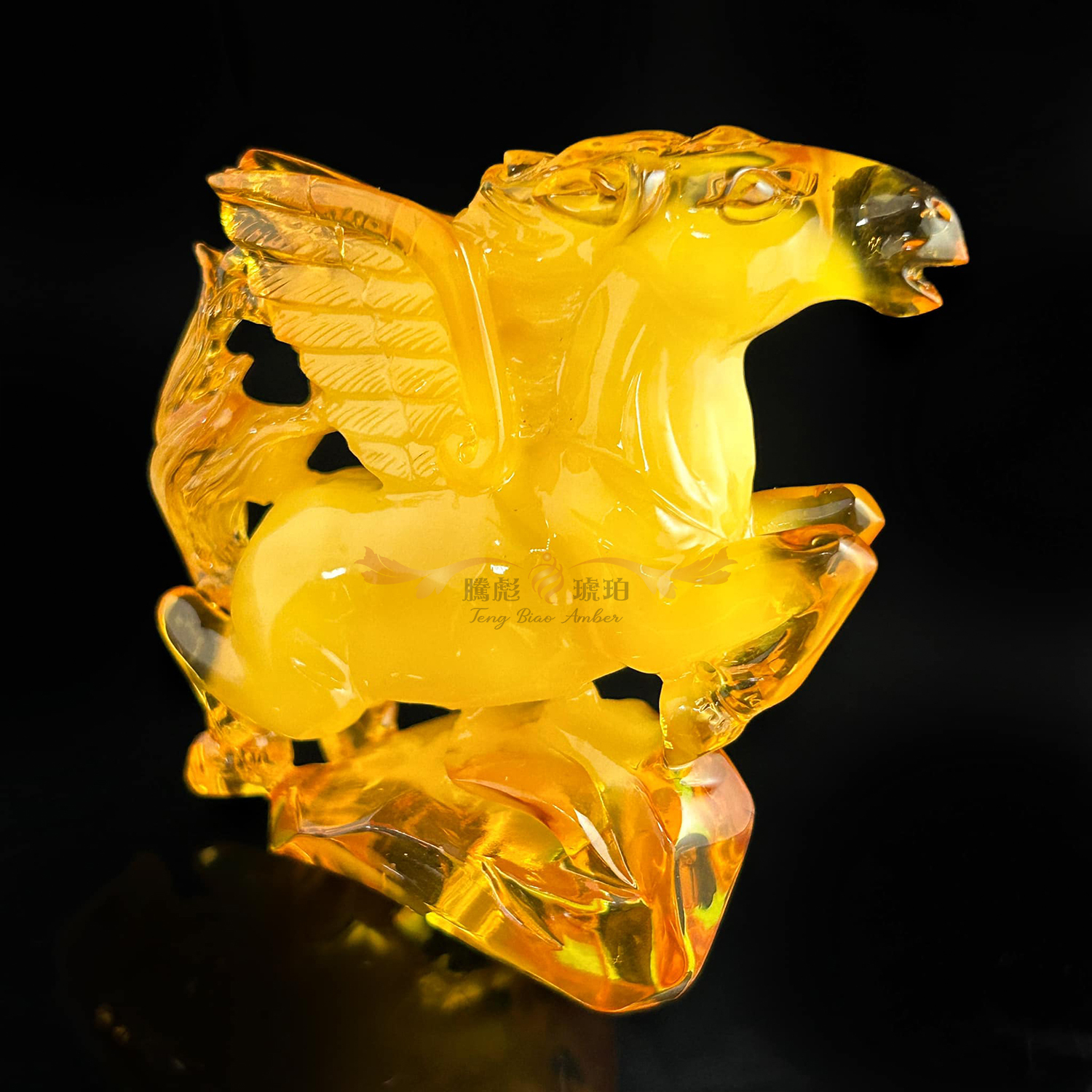 收藏款天然波羅的海金絞意境蜜蠟立體天馬褂擺件