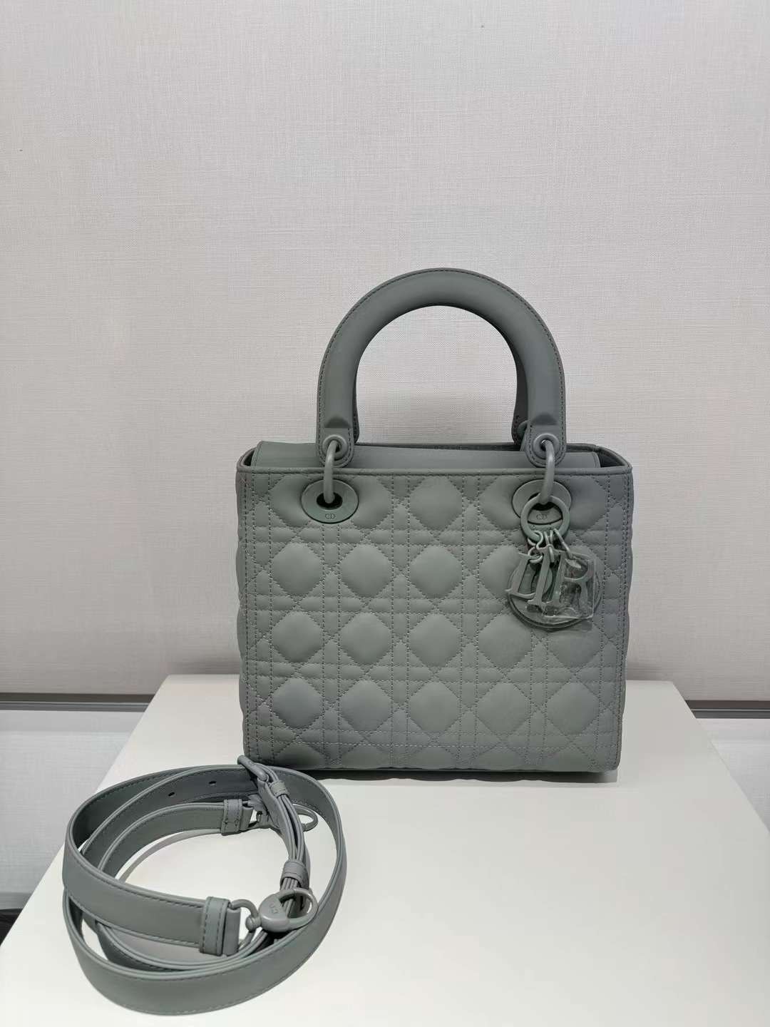 Dior Lady Dior 5格 -M