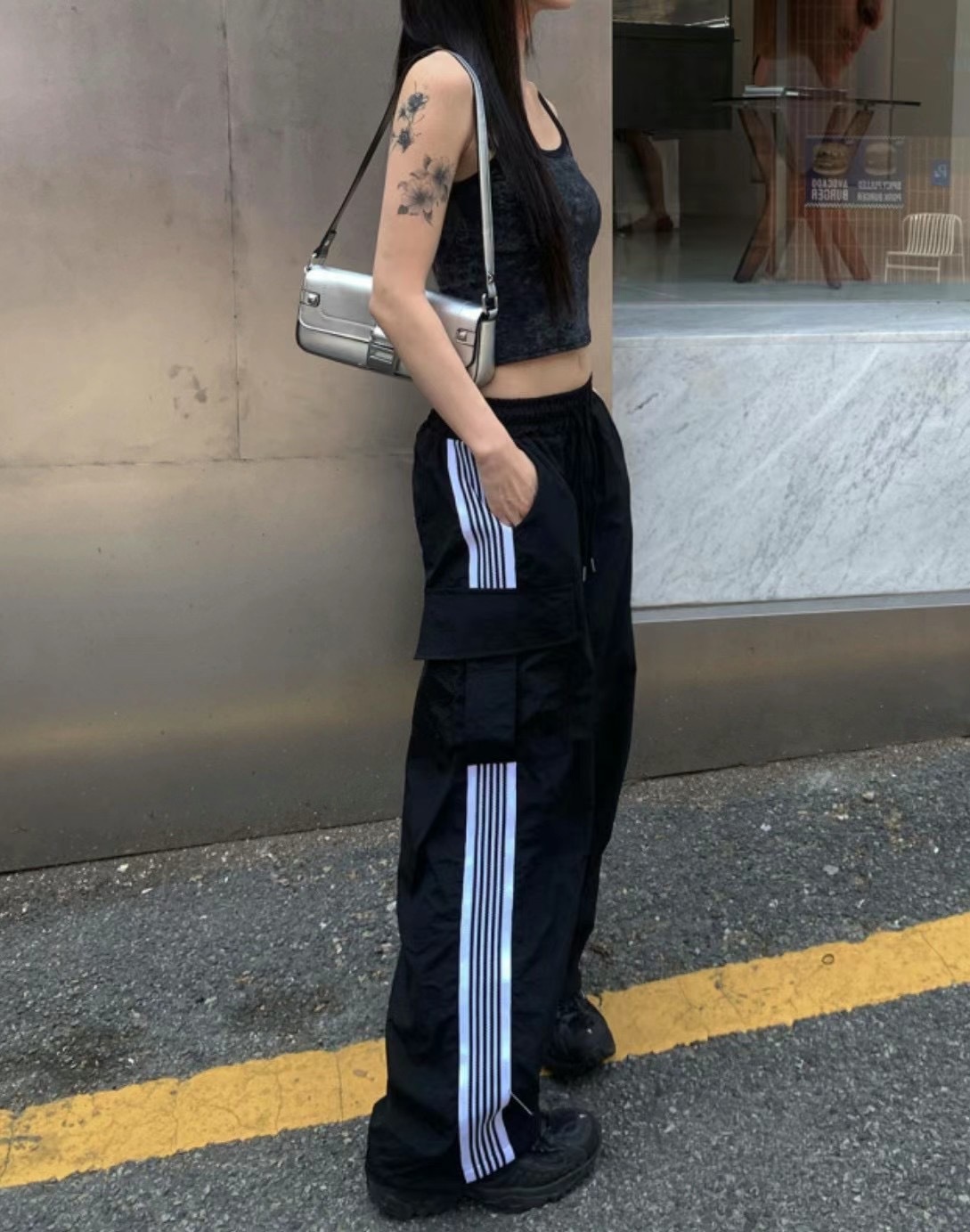 現貨 韓國 側口袋 線條 縮口 尼龍褲