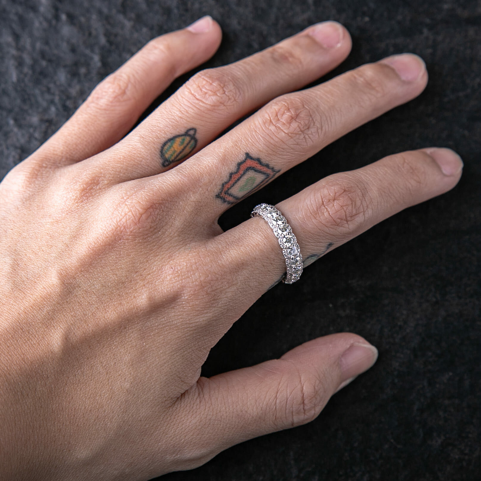 925純銀莫桑石群鑲中央寶石戒指