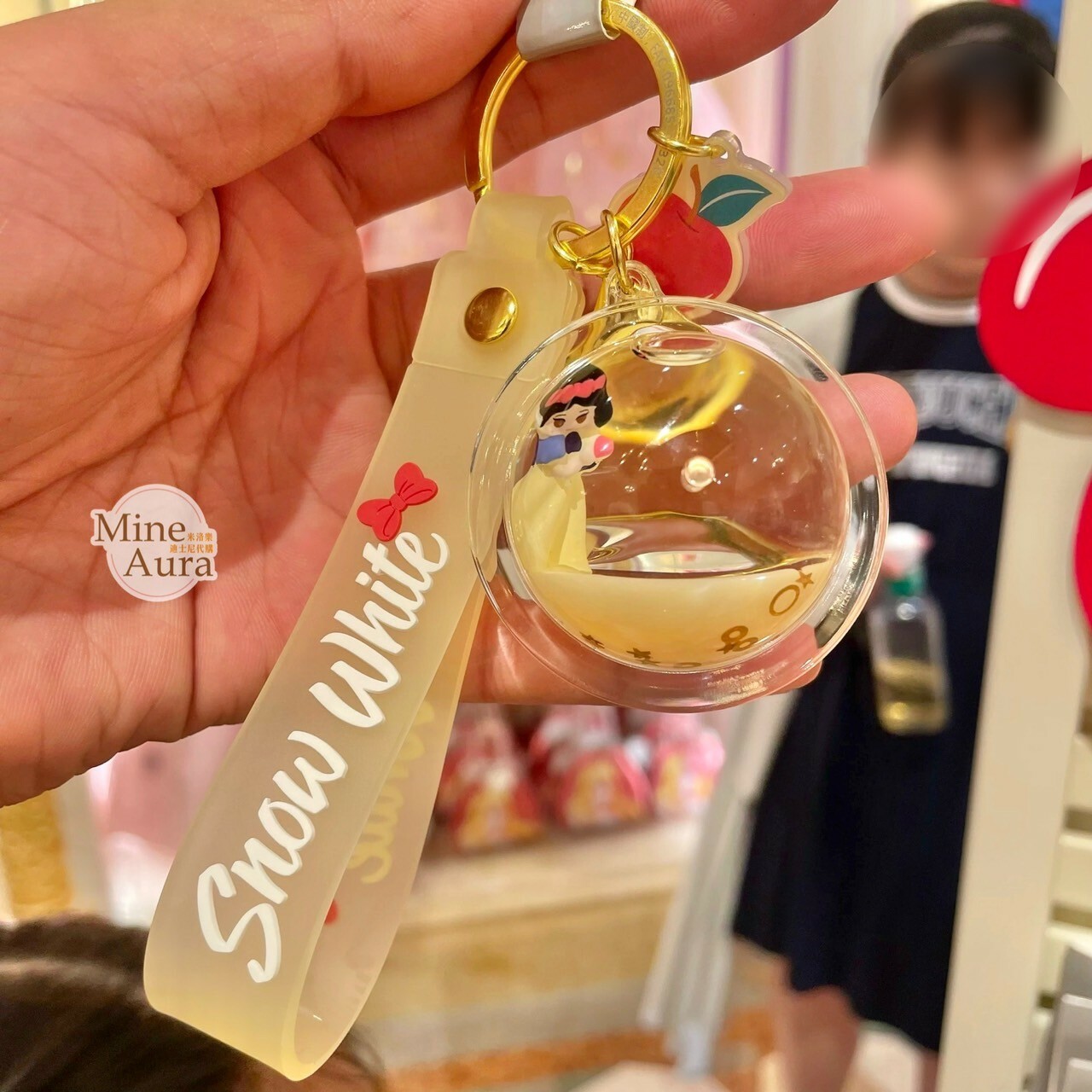 白雪公主 Snow-white 水球 造型 流沙設計 鑰匙圈 吊飾 -上海迪士尼樂園