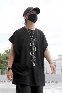 古紋劍寬肩背心