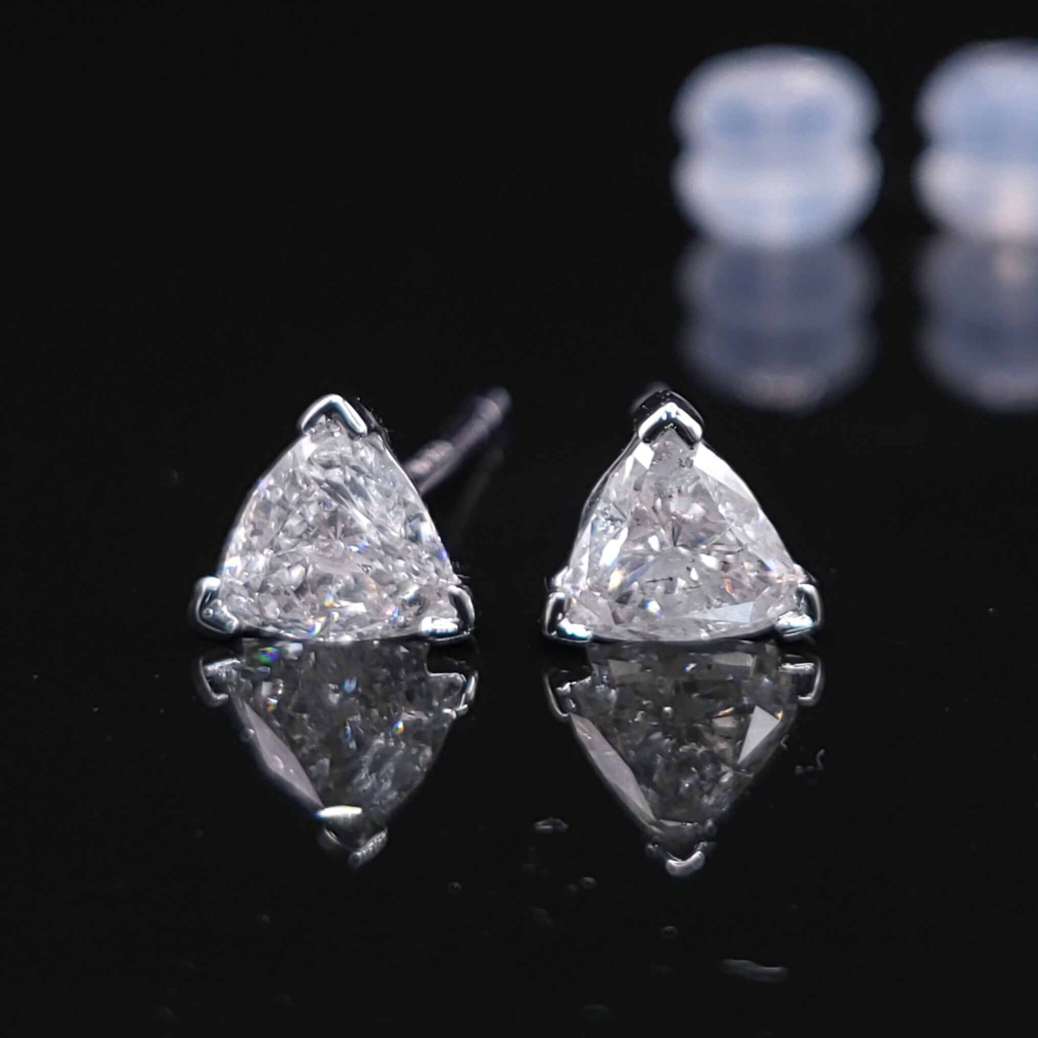 全新18K白金【主石75份三角形鑽石】耳環