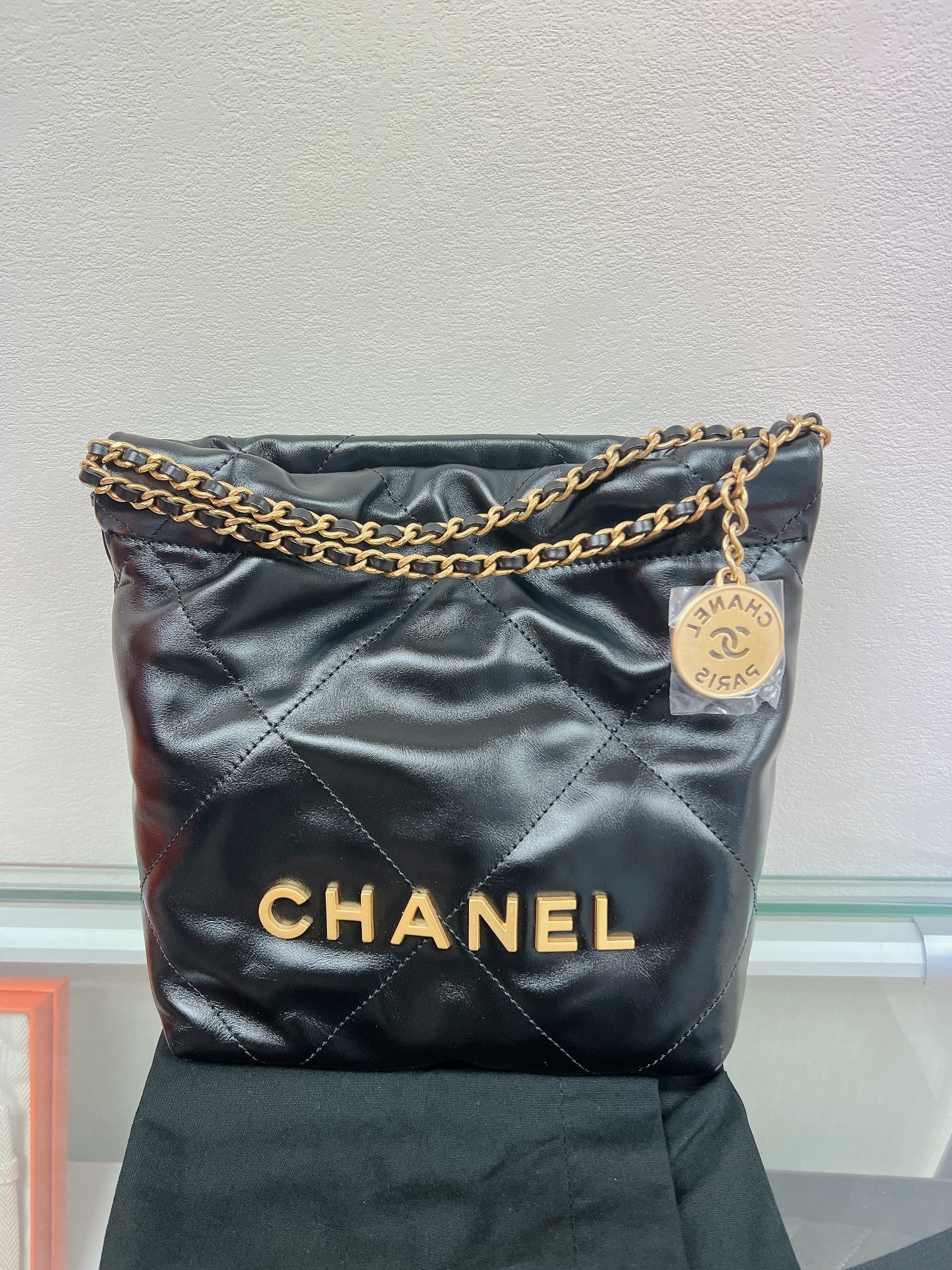 *Unused* Chanel 22 mini bag black