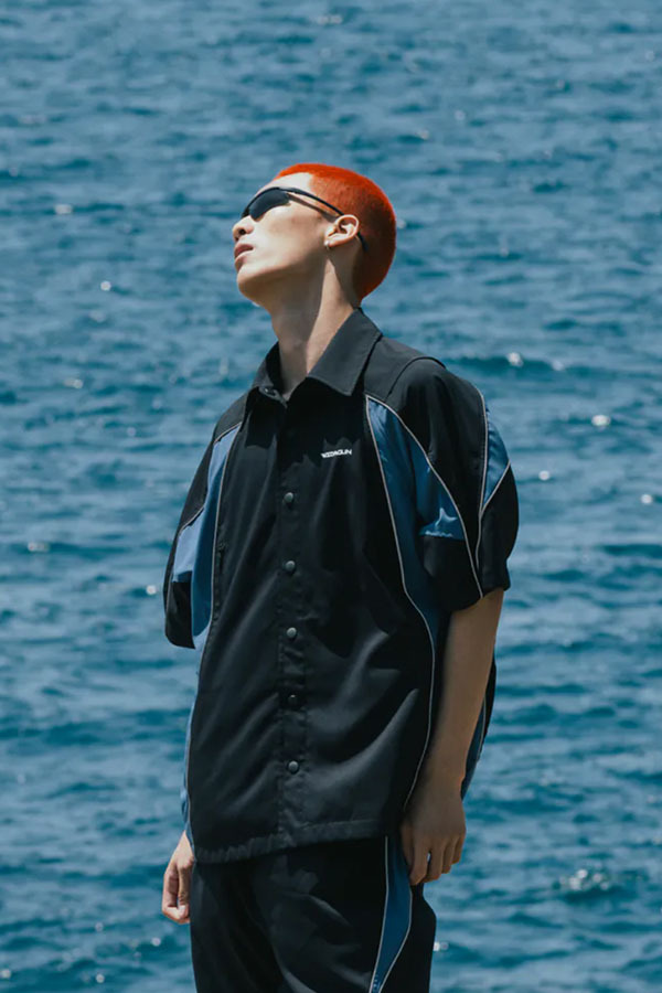 moun moun - 𝗪𝗜𝗦𝗗𝗢𝗠® 𝗫 𝗺𝗼𝘂𝗻 𝗺𝗼𝘂𝗻 拼色寬版短袖襯衫