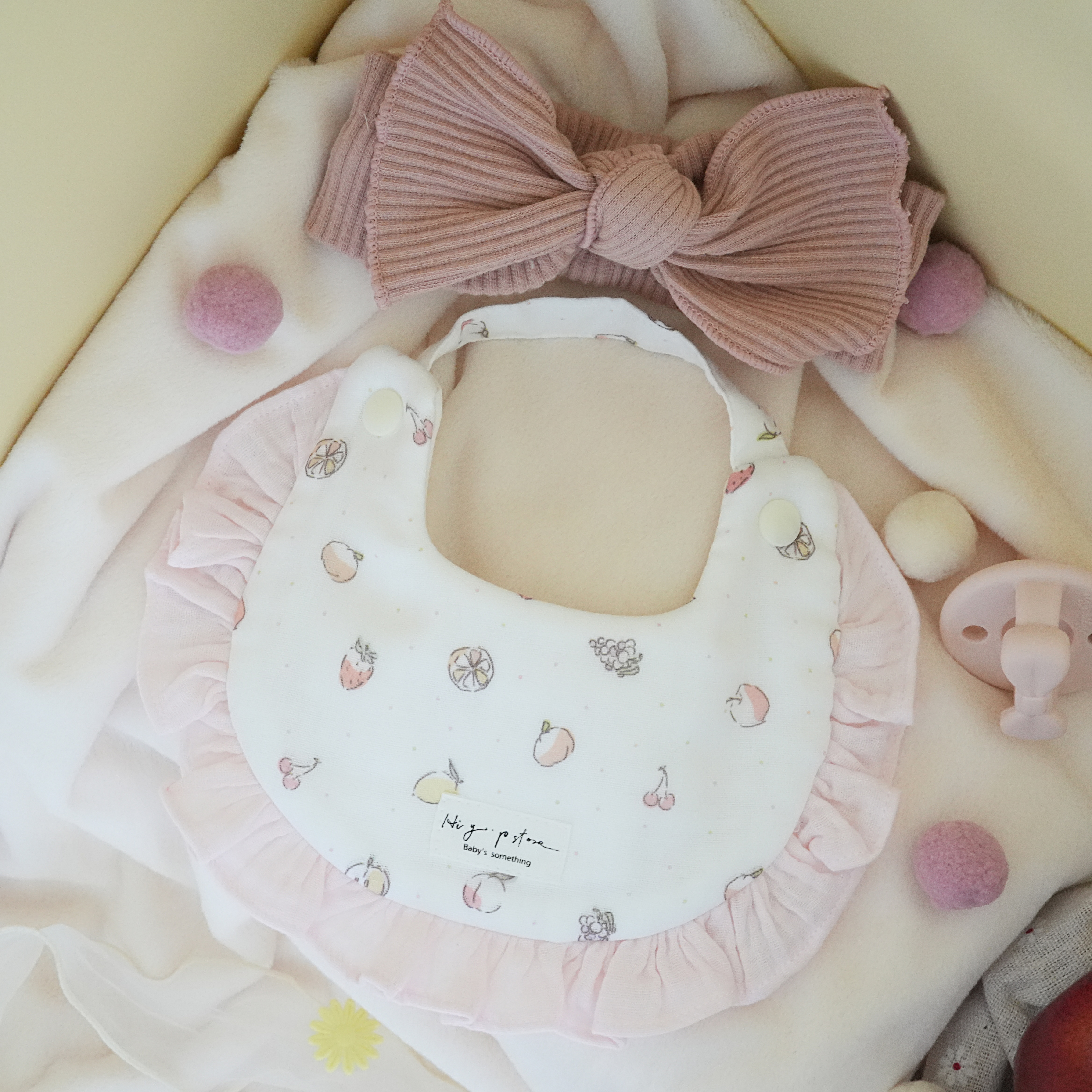 Hi Y.P store-手作圍兜-獨家設計款-水果甜心