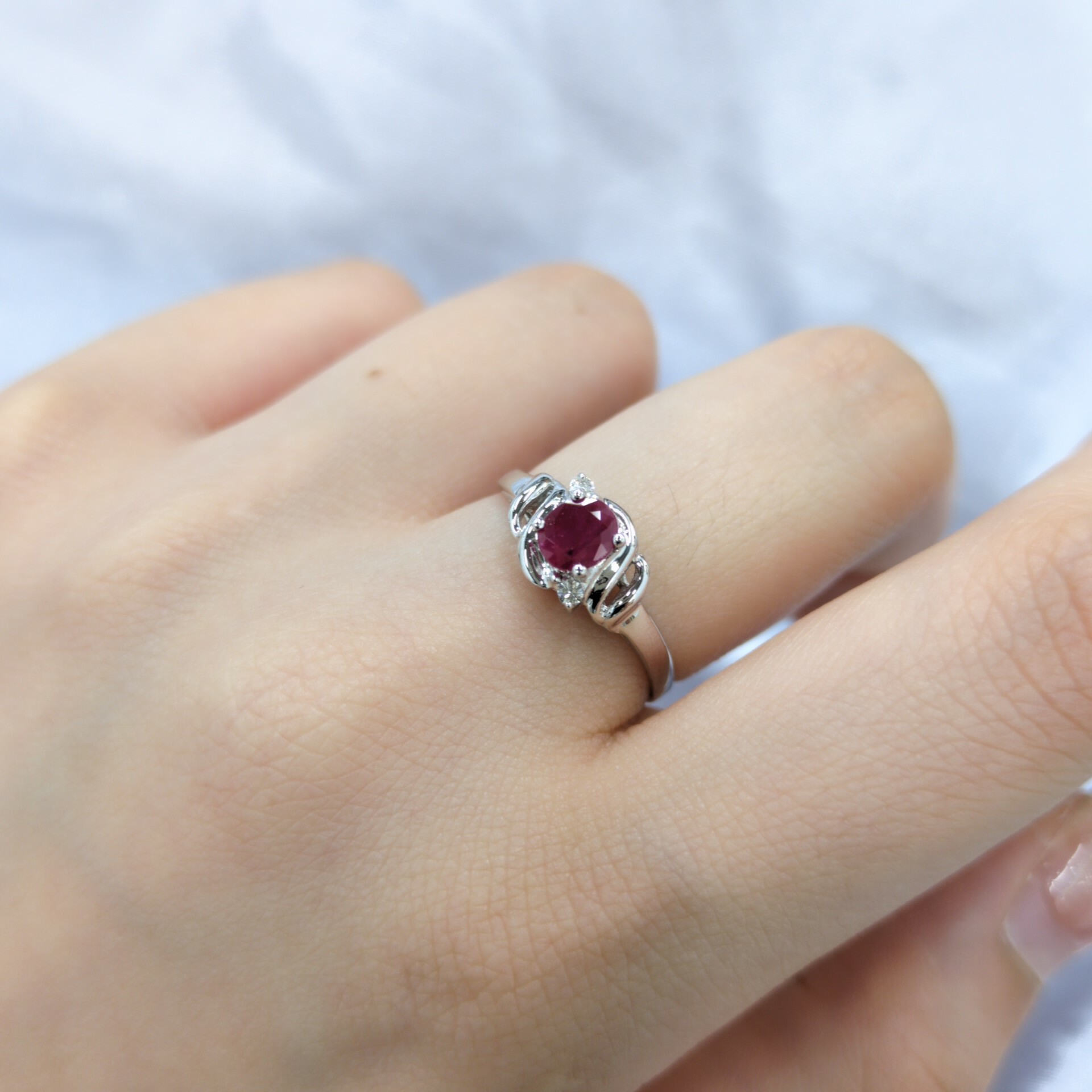 全新18K白金【單粒38份紅寶石】配3份鑽石戒指