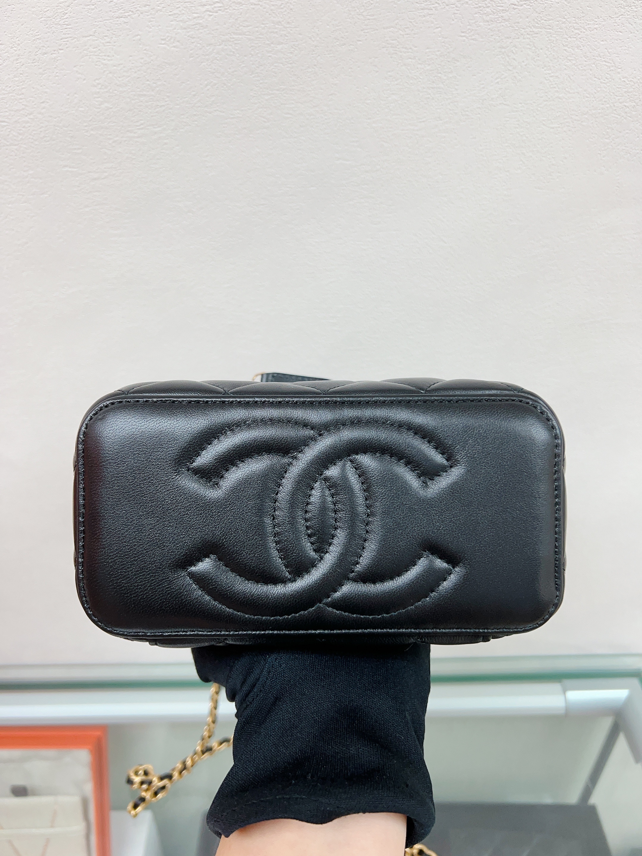 Chanel vanity with pearl crush (black lambskin) 金球