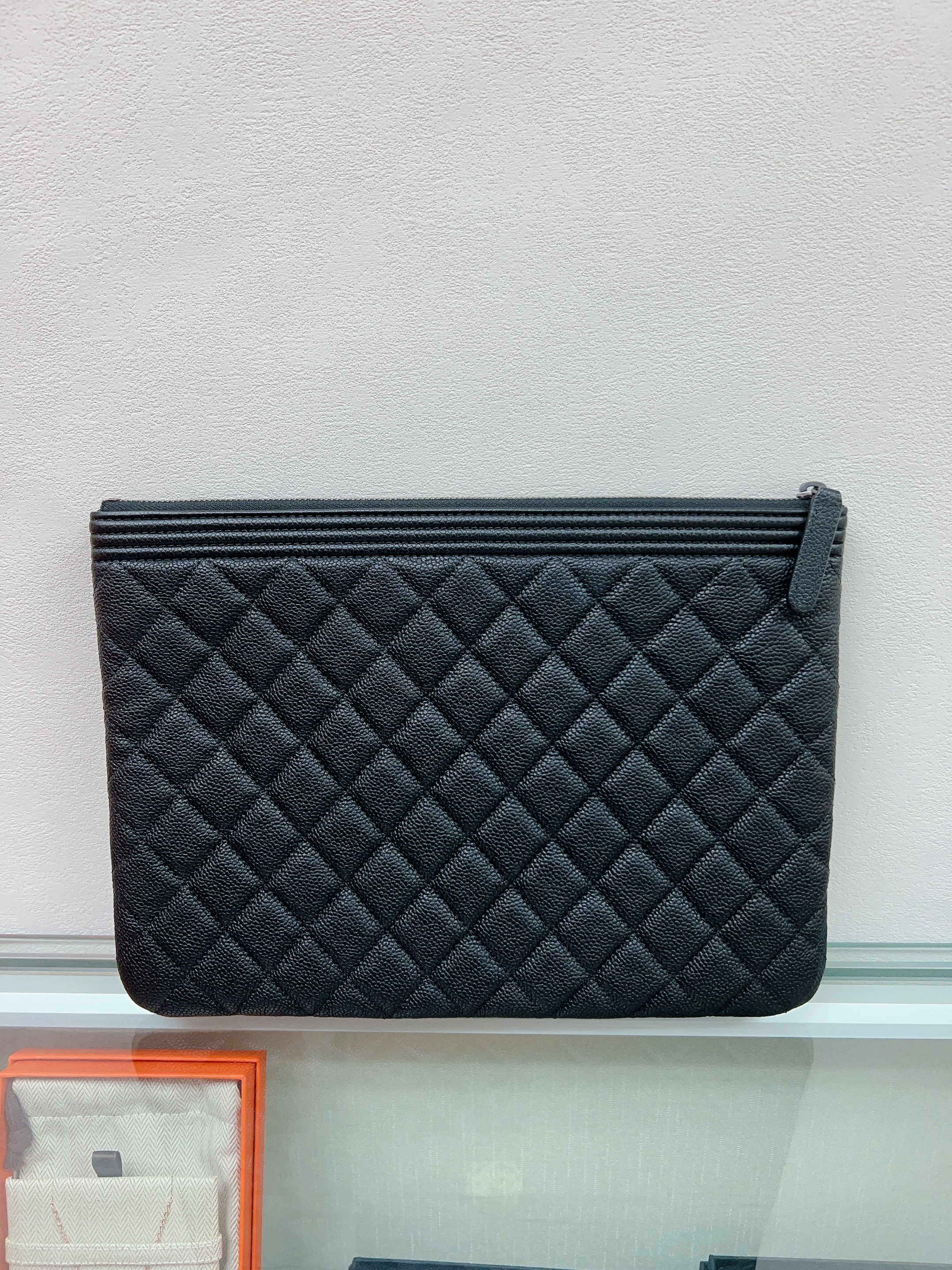 Chanel boy clutch / pouch medium (black caviar)