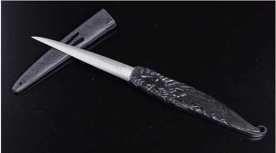 熱推龍紋刀（黑柄帶刀套）（規格：18.2*7.8CM）