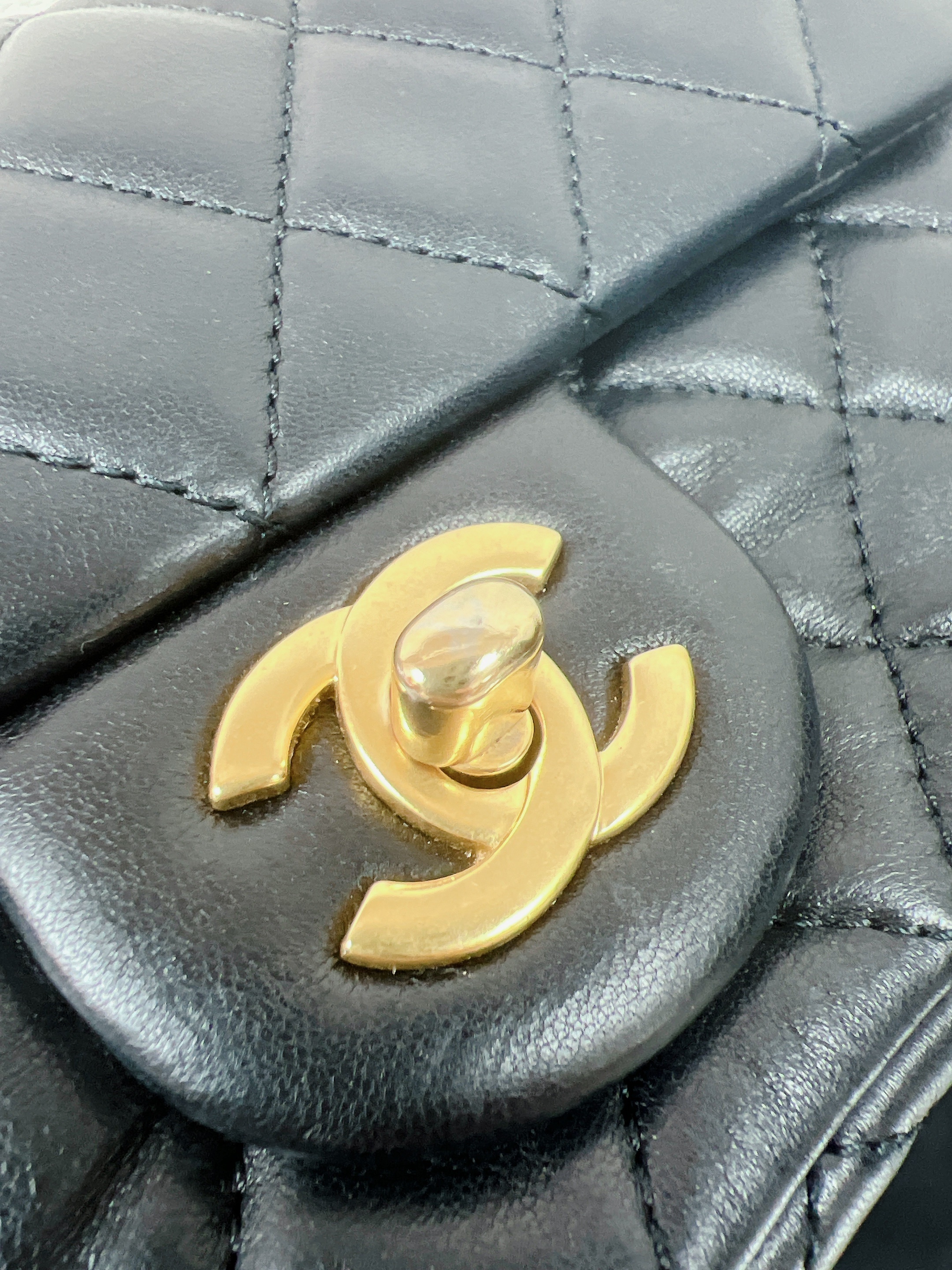 Chanel mini flap bag with pearl crush (black lambskin) 金球