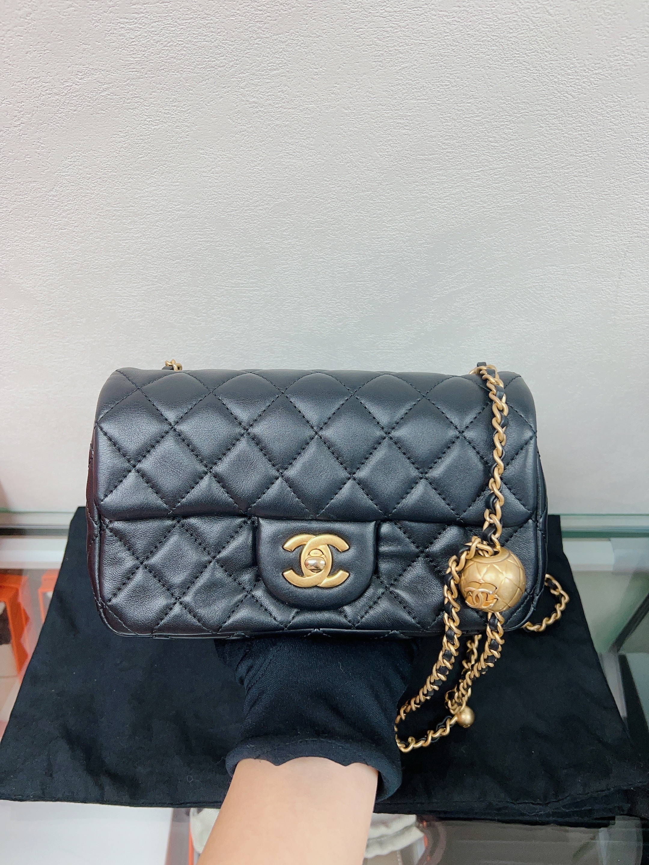 Chanel mini flap bag with pearl crush (black lambskin) 金球