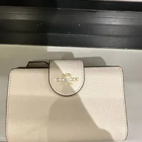 [S] COACH 6390 MDM CORNER ZIP,IM/CHALK, 195031163340 (SCO896)