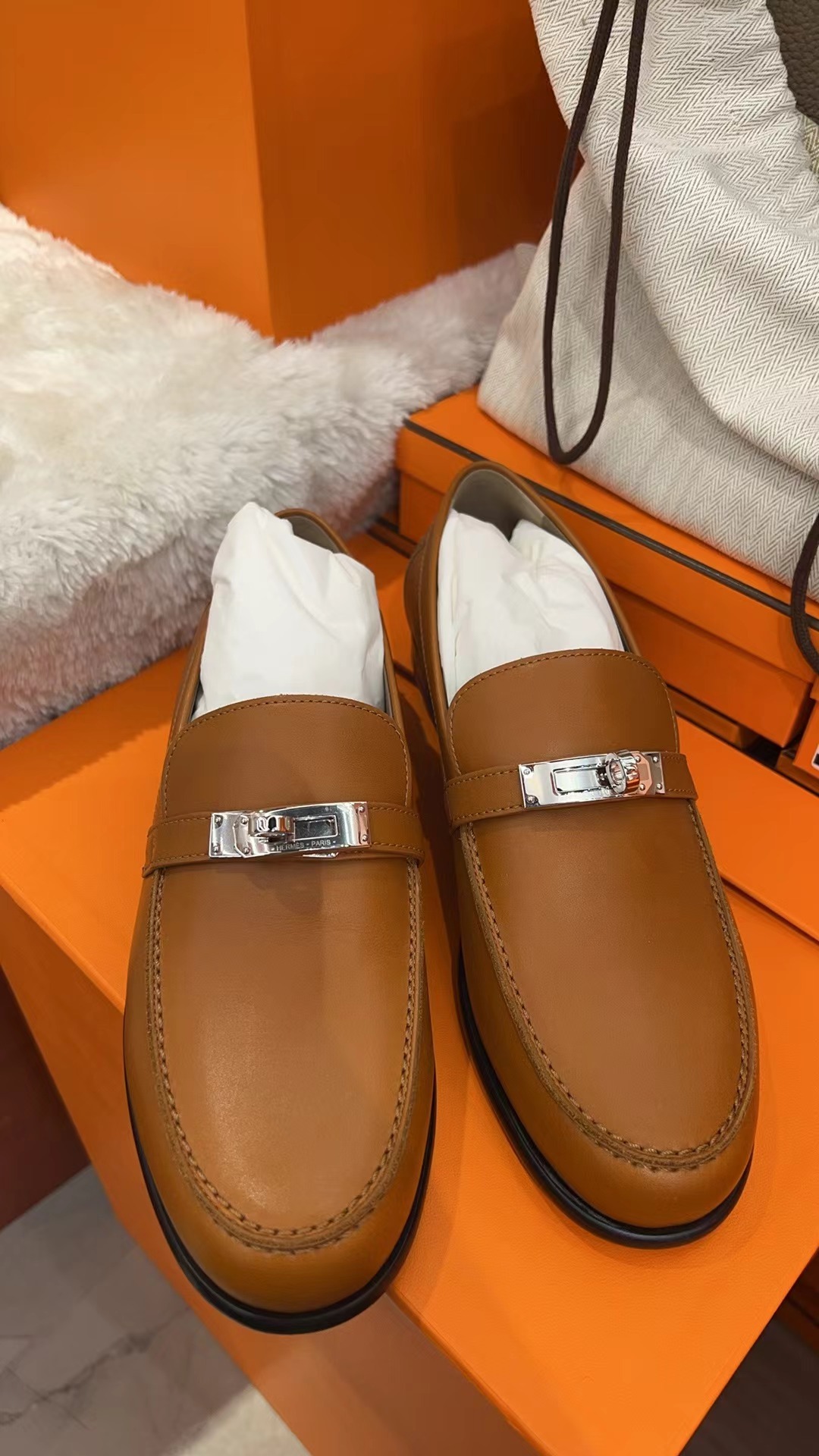 Hermes 銀扣焦糖色平底鞋 -M