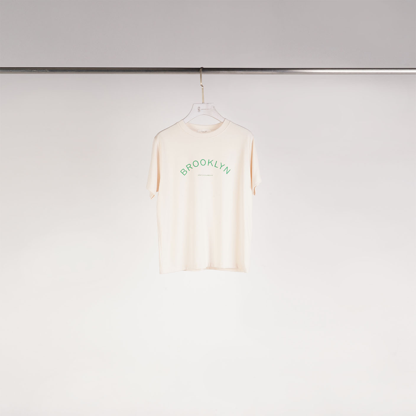 BROOKLYN英字短T | 奶油杏