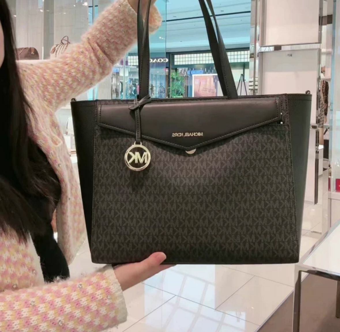 【預購】Michael Kors F072507 手袋3件套裝（黑色logo花）