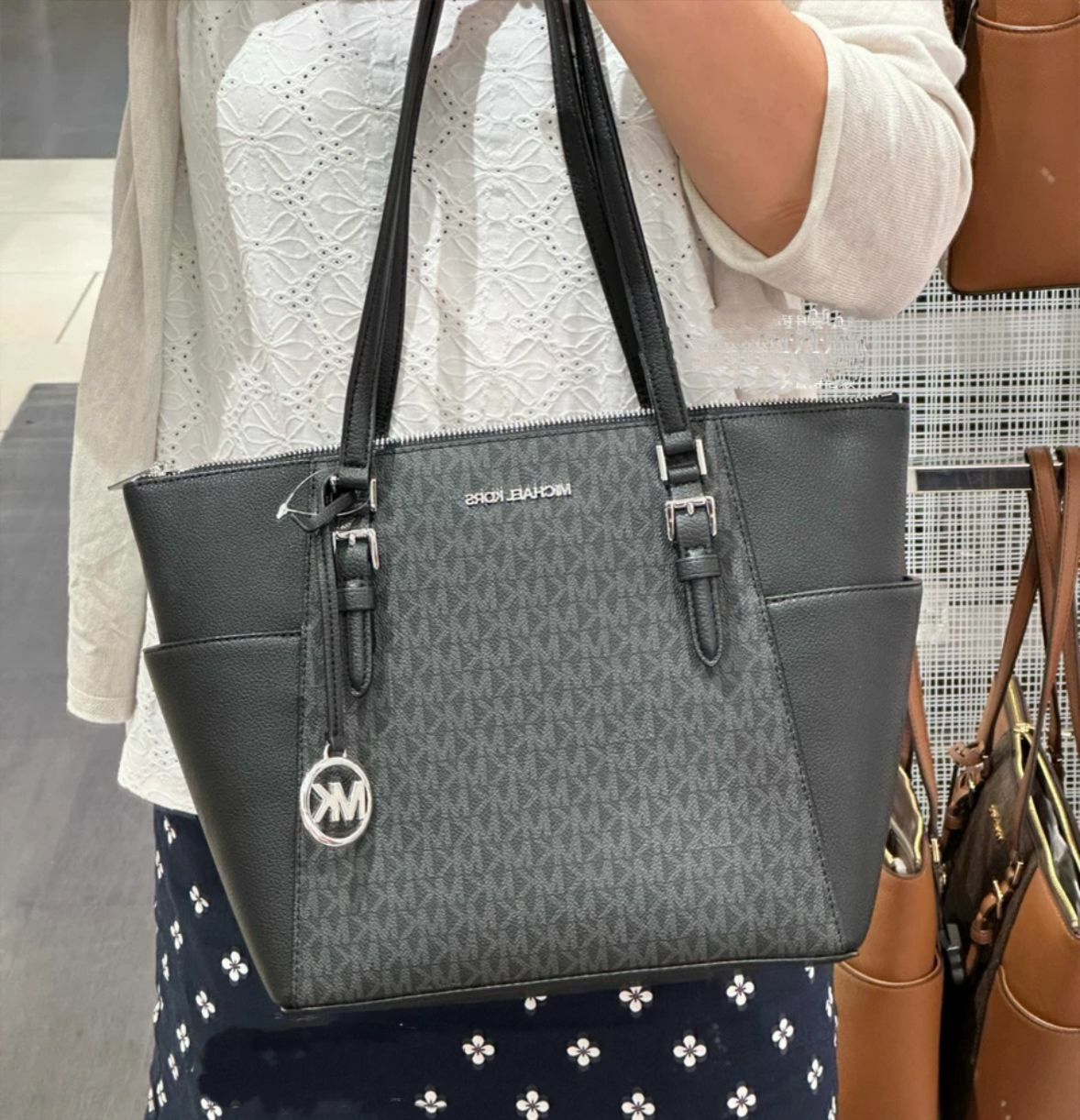 【預購】Michael Kors F072512 TOTE 包包（黑logo花）