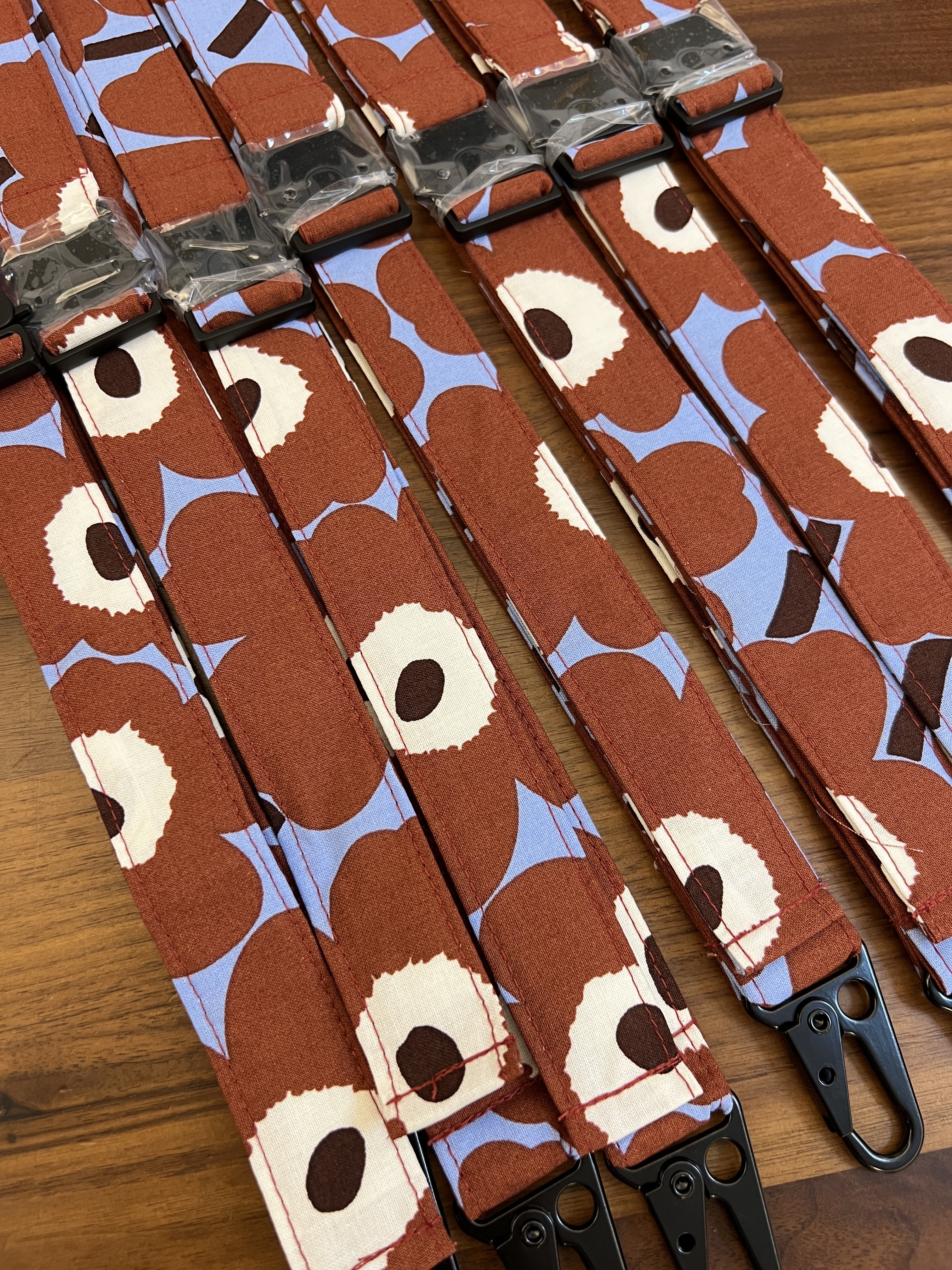 Cross Body Phone Charm 手機揹帶 | Marimekko cotton fabric | Japan limited啡紅 x 藍 unikko