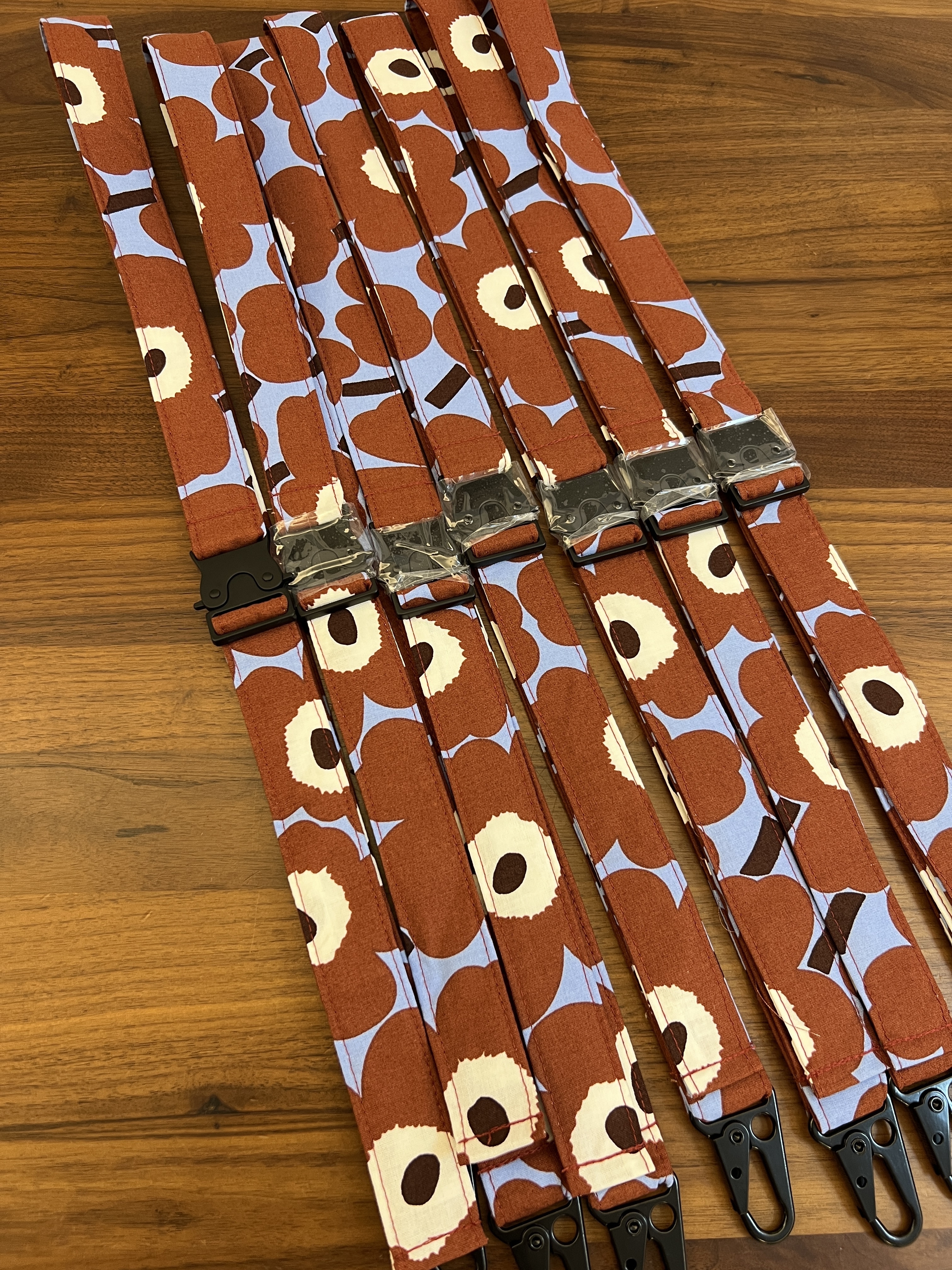 Cross Body Phone Charm 手機揹帶 | Marimekko cotton fabric | Japan limited啡紅 x 藍 unikko