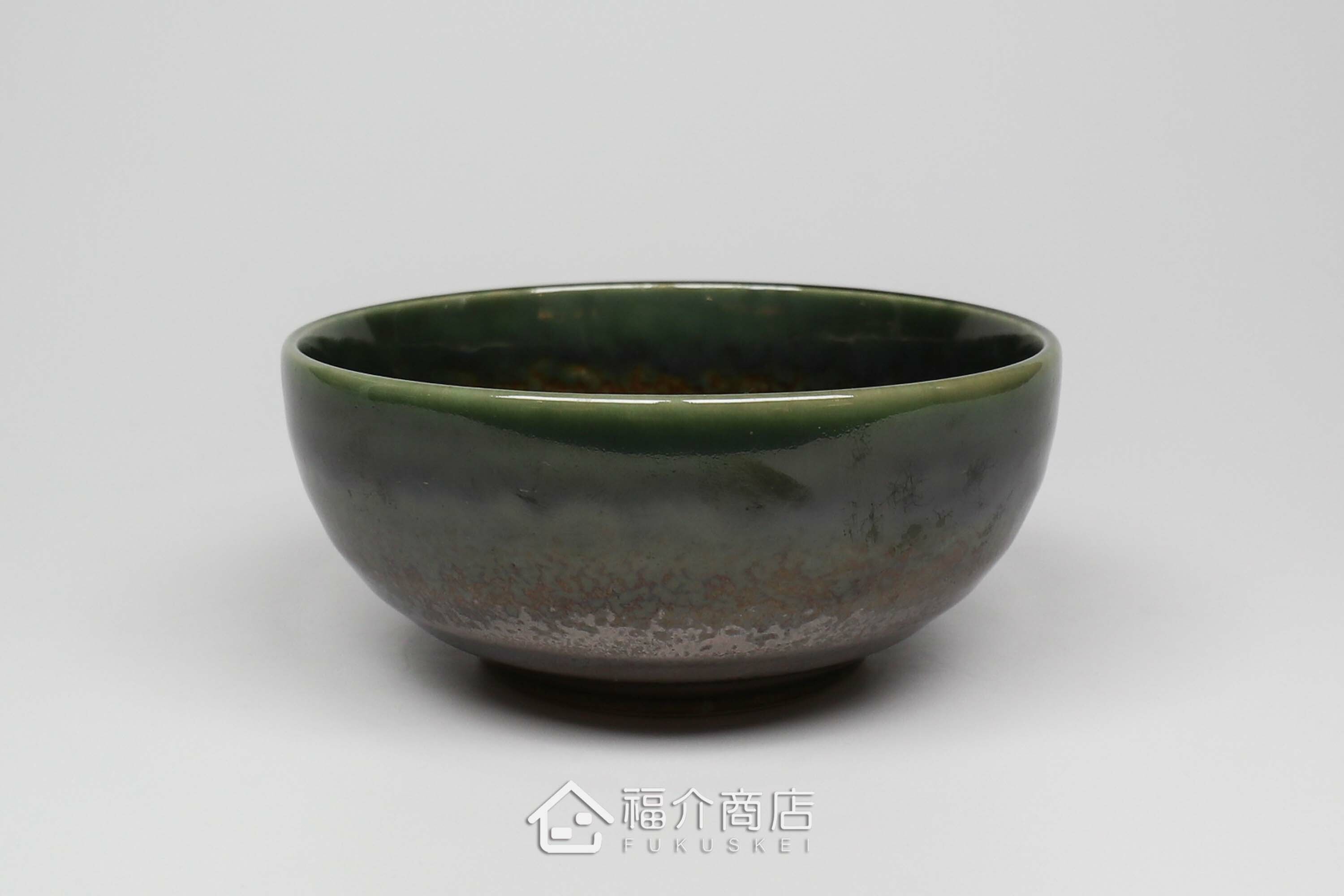 盛裝食物的綠色陶碗小缽