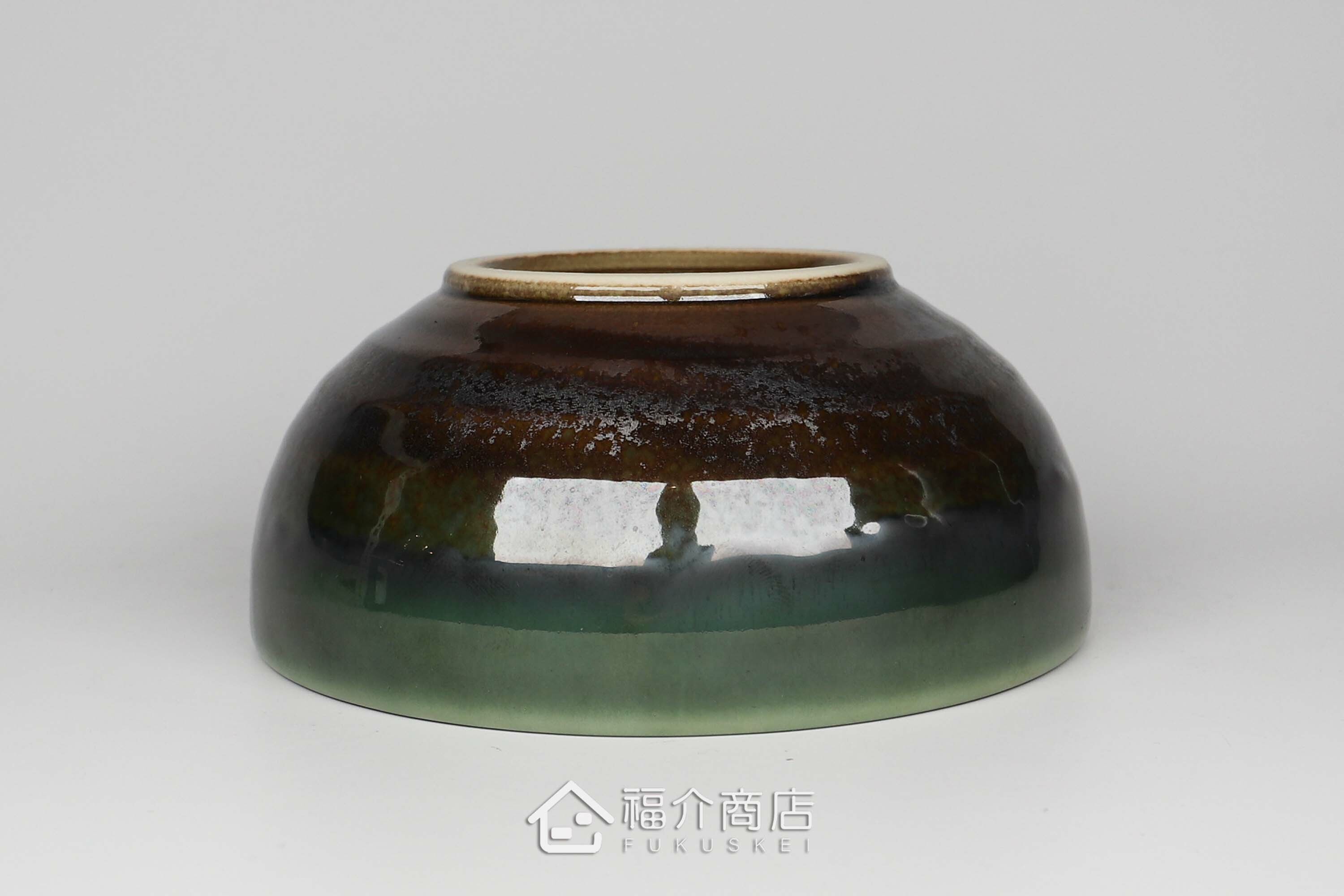 盛裝食物的綠色陶碗小缽