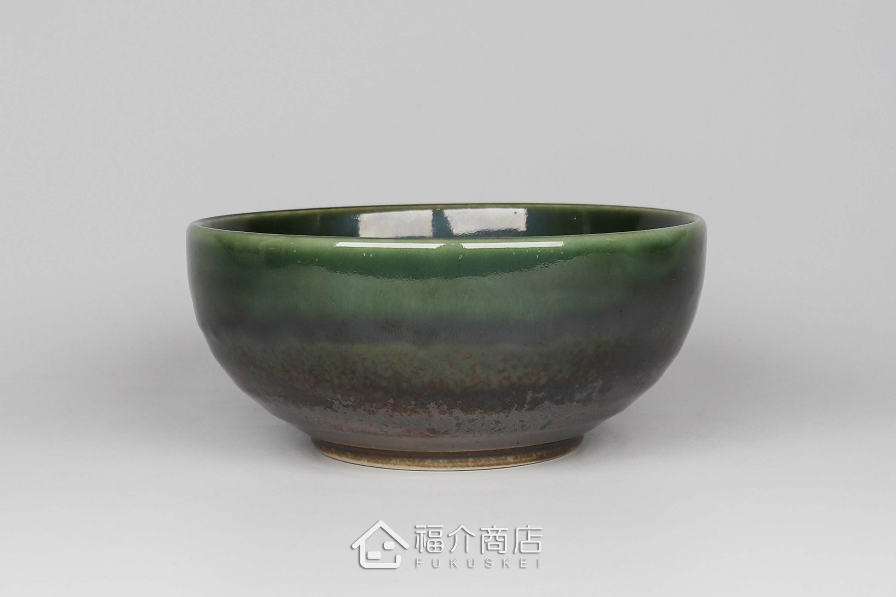 盛裝食物的綠色陶碗小缽