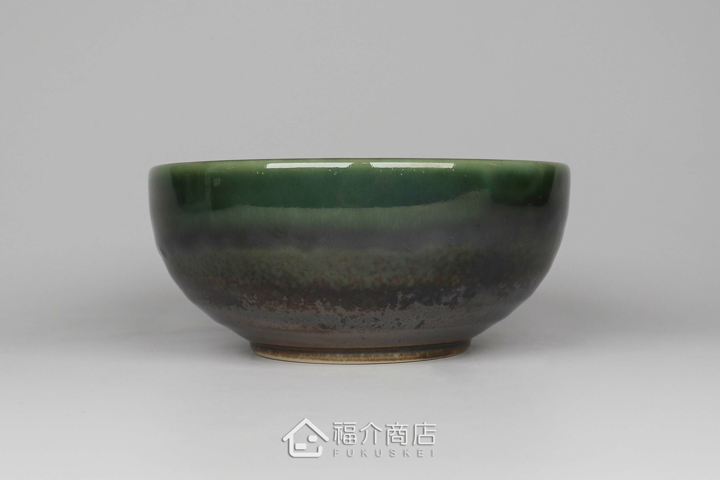 盛裝食物的綠色陶碗小缽