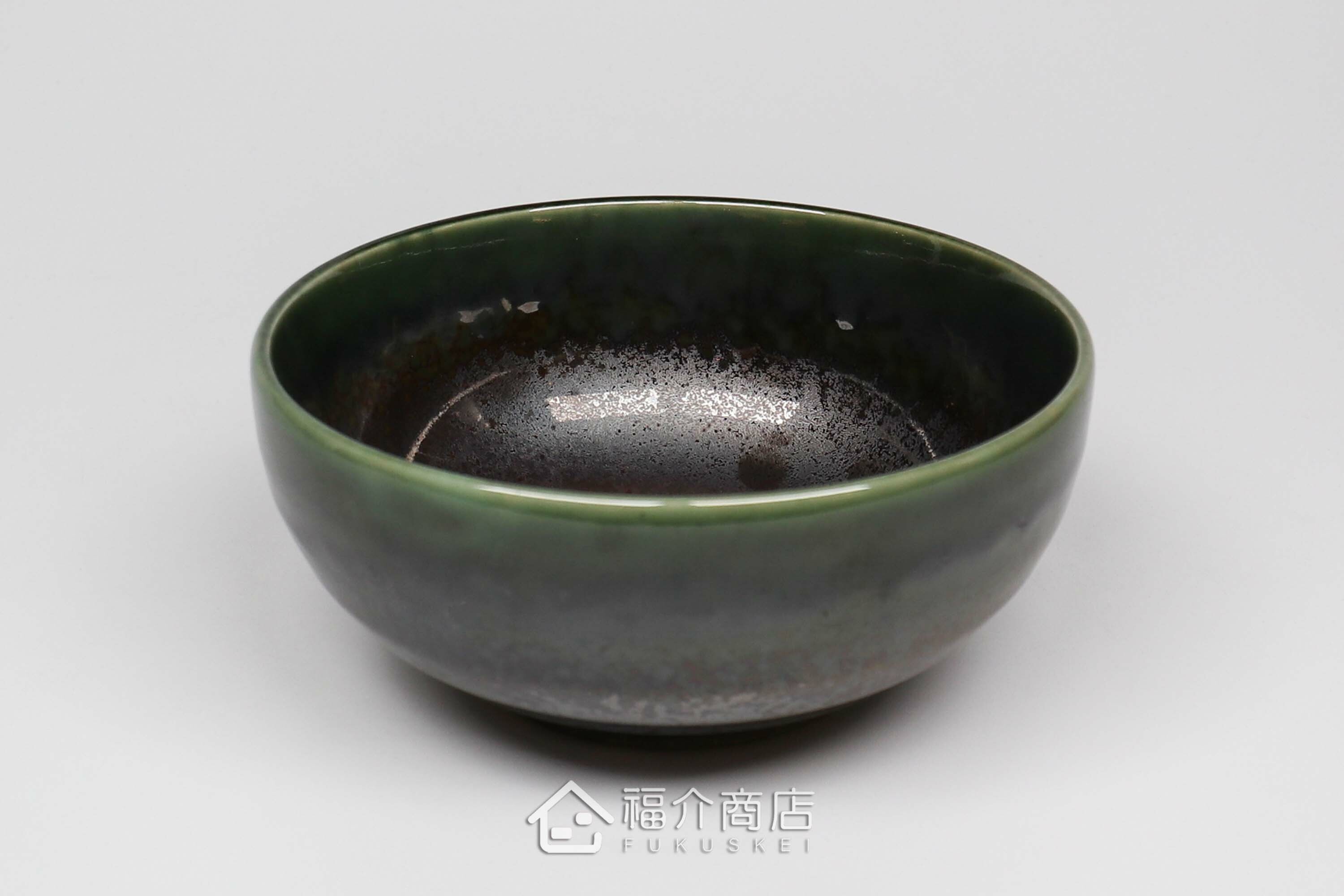 盛裝食物的綠色陶碗小缽