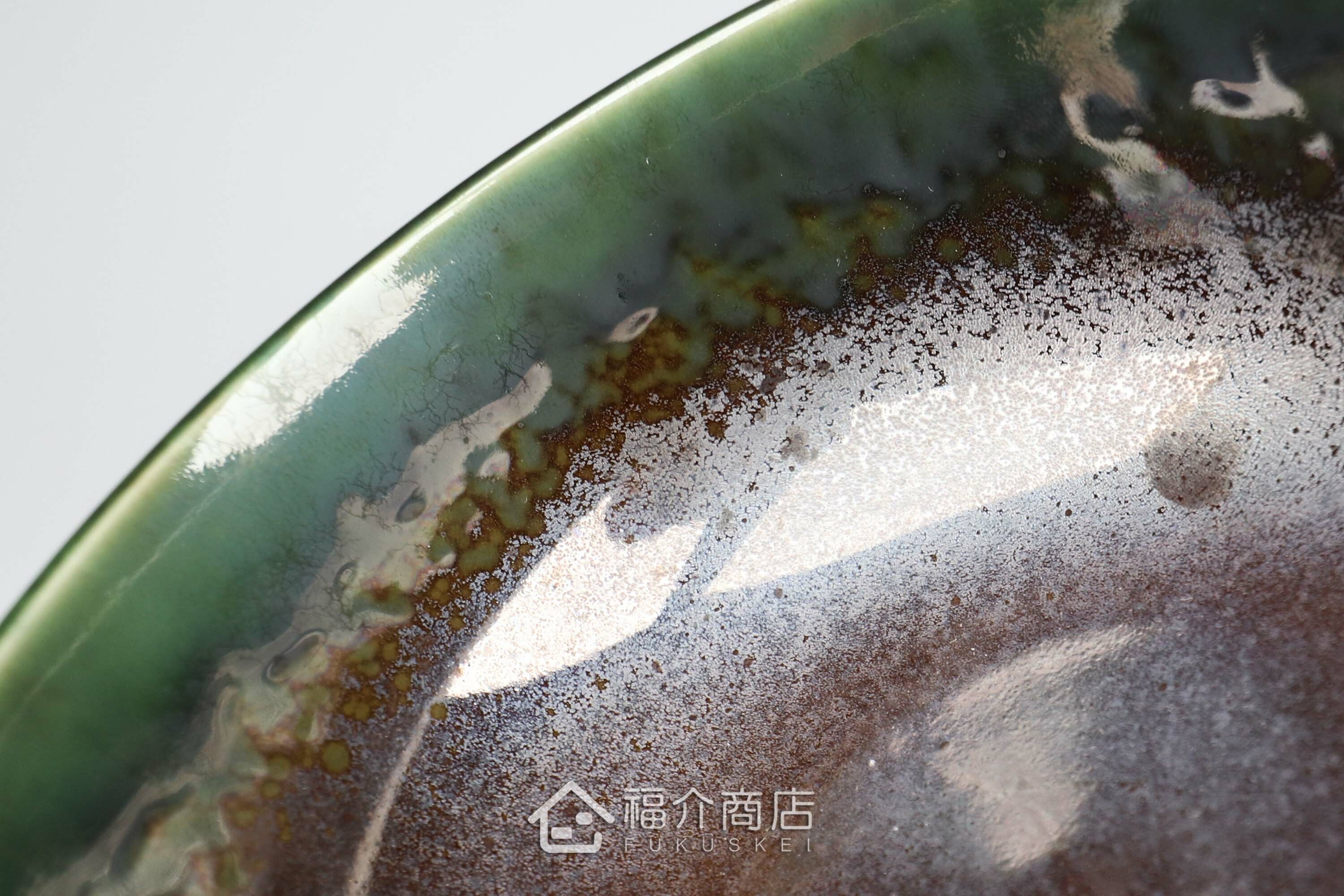 盛裝食物的綠色陶碗小缽