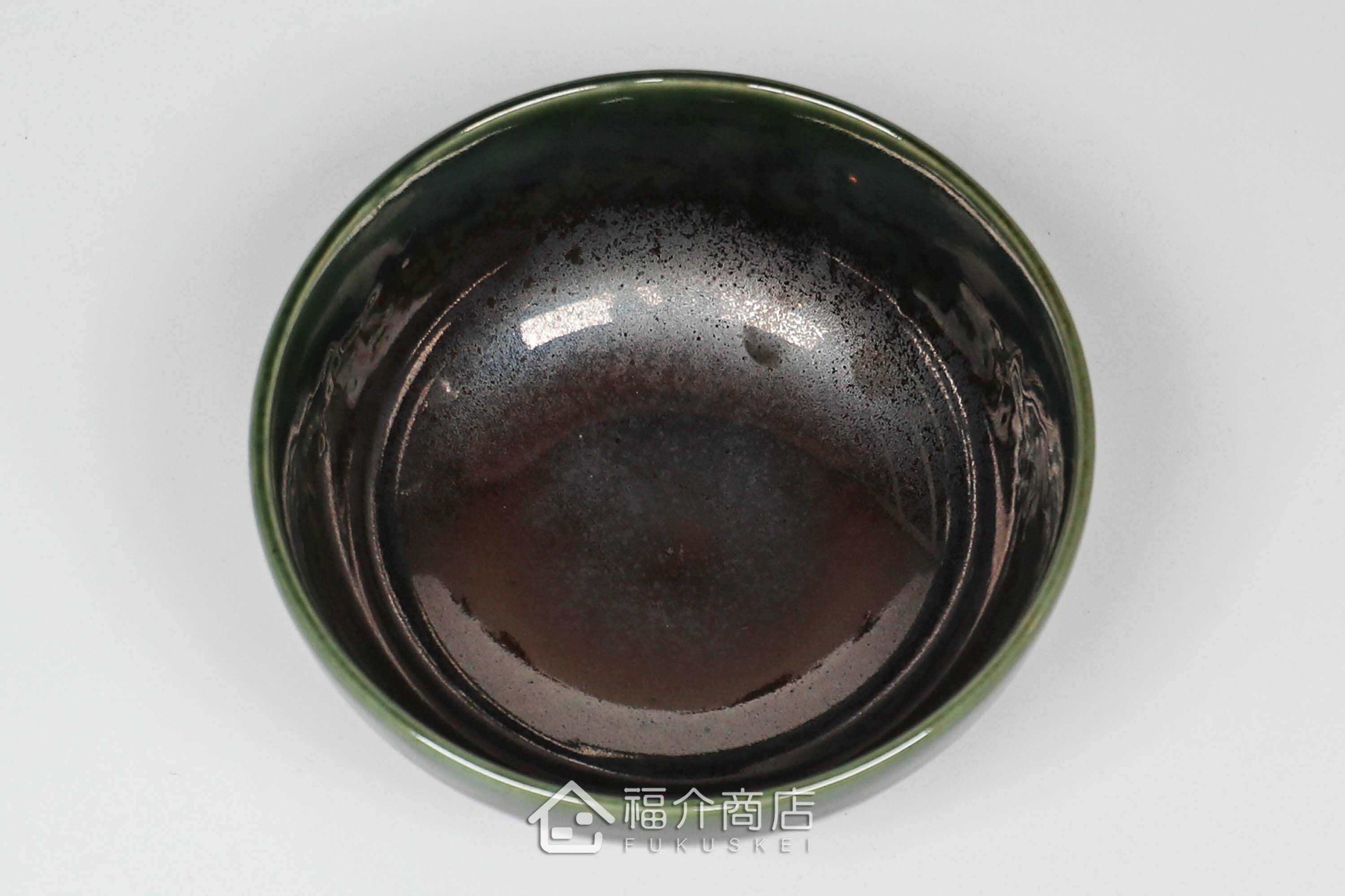 盛裝食物的綠色陶碗小缽