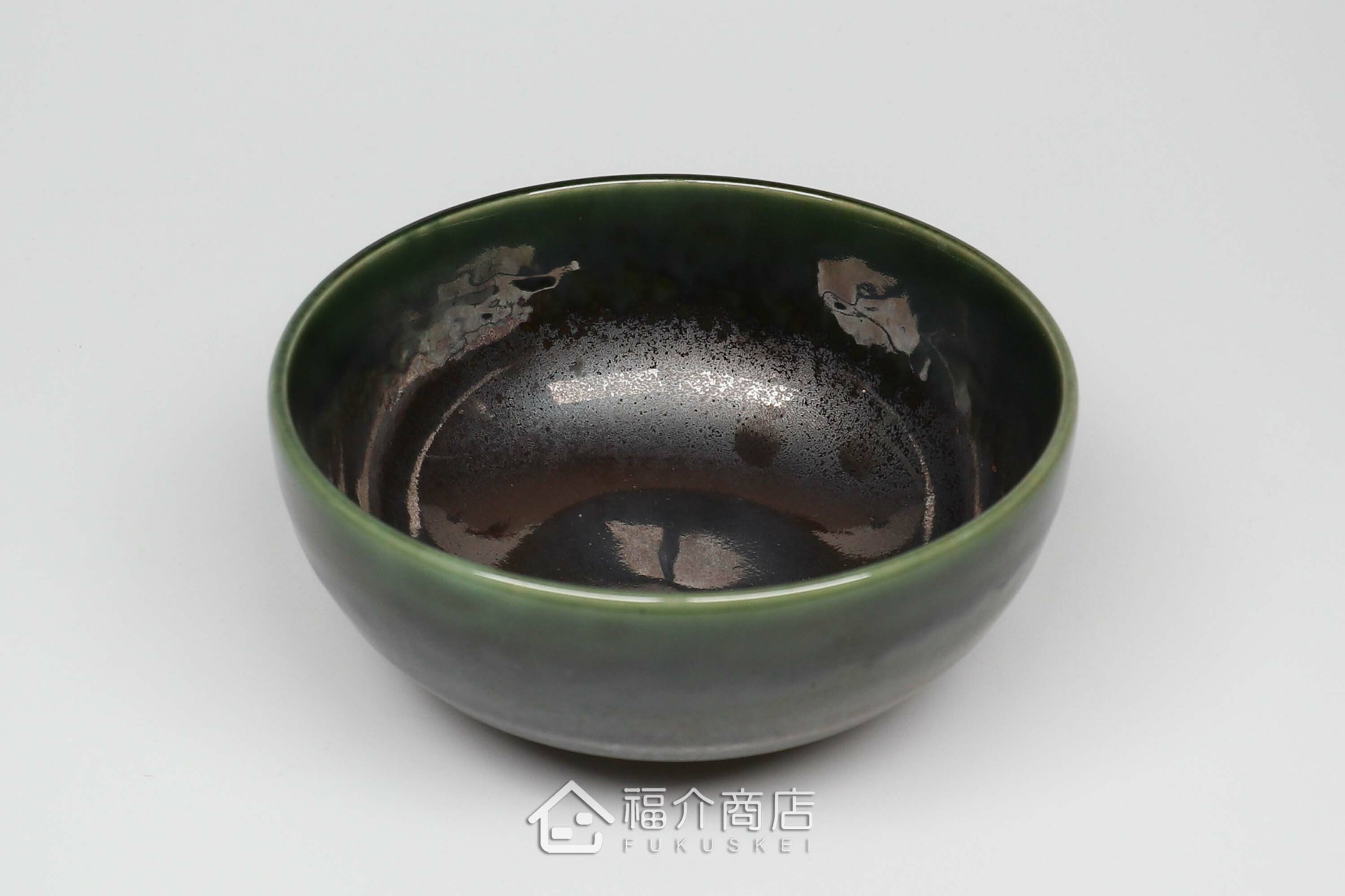 盛裝食物的綠色陶碗小缽