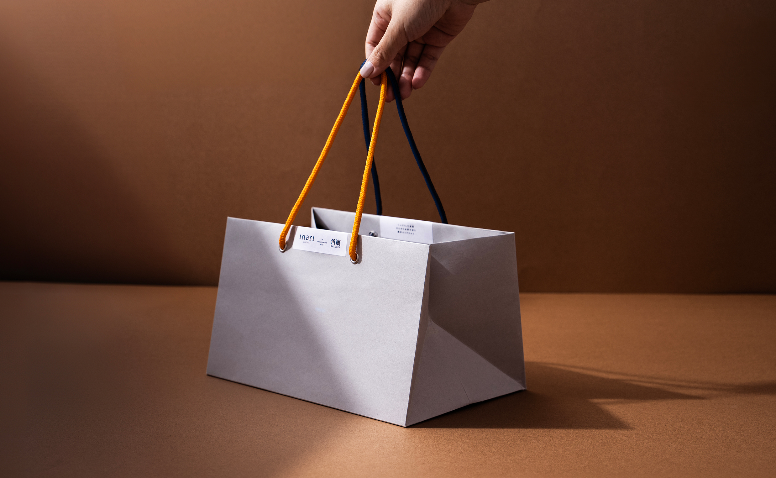 每組禮盒皆附提袋