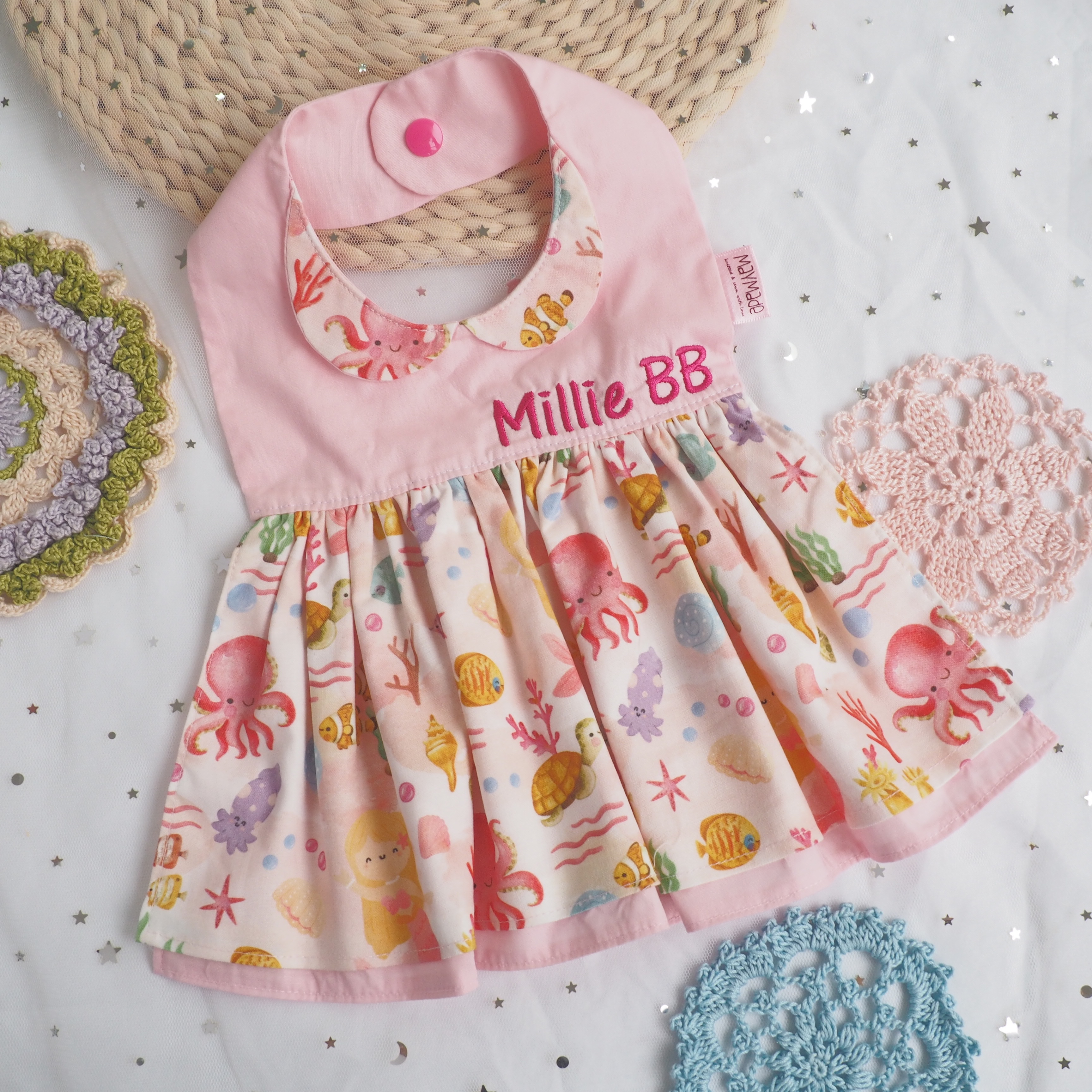 粉紅色美人魚圖案 迷你裙造型口水肩 彌月禮物