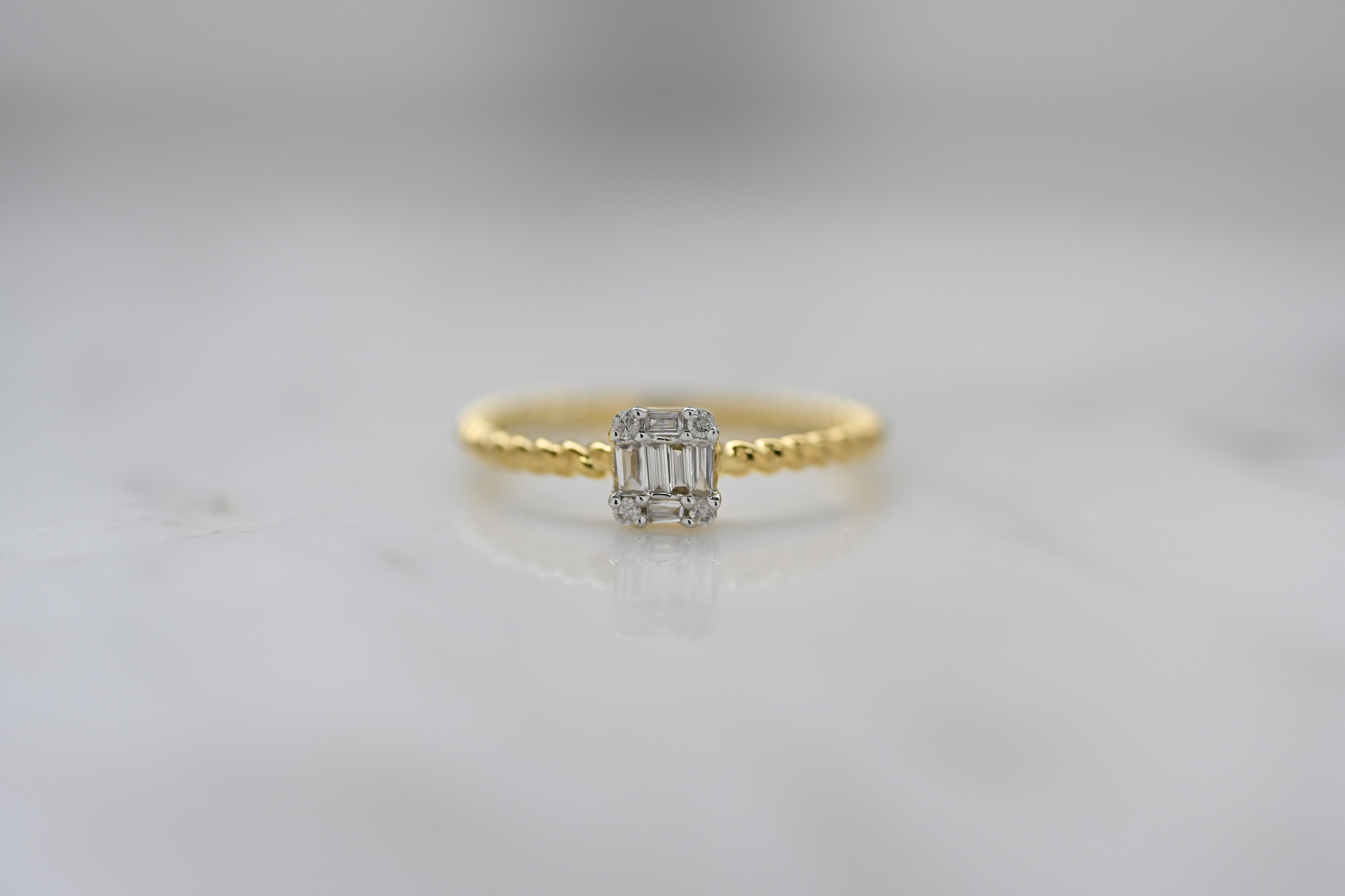 18K Cuadrada Diamond Ring