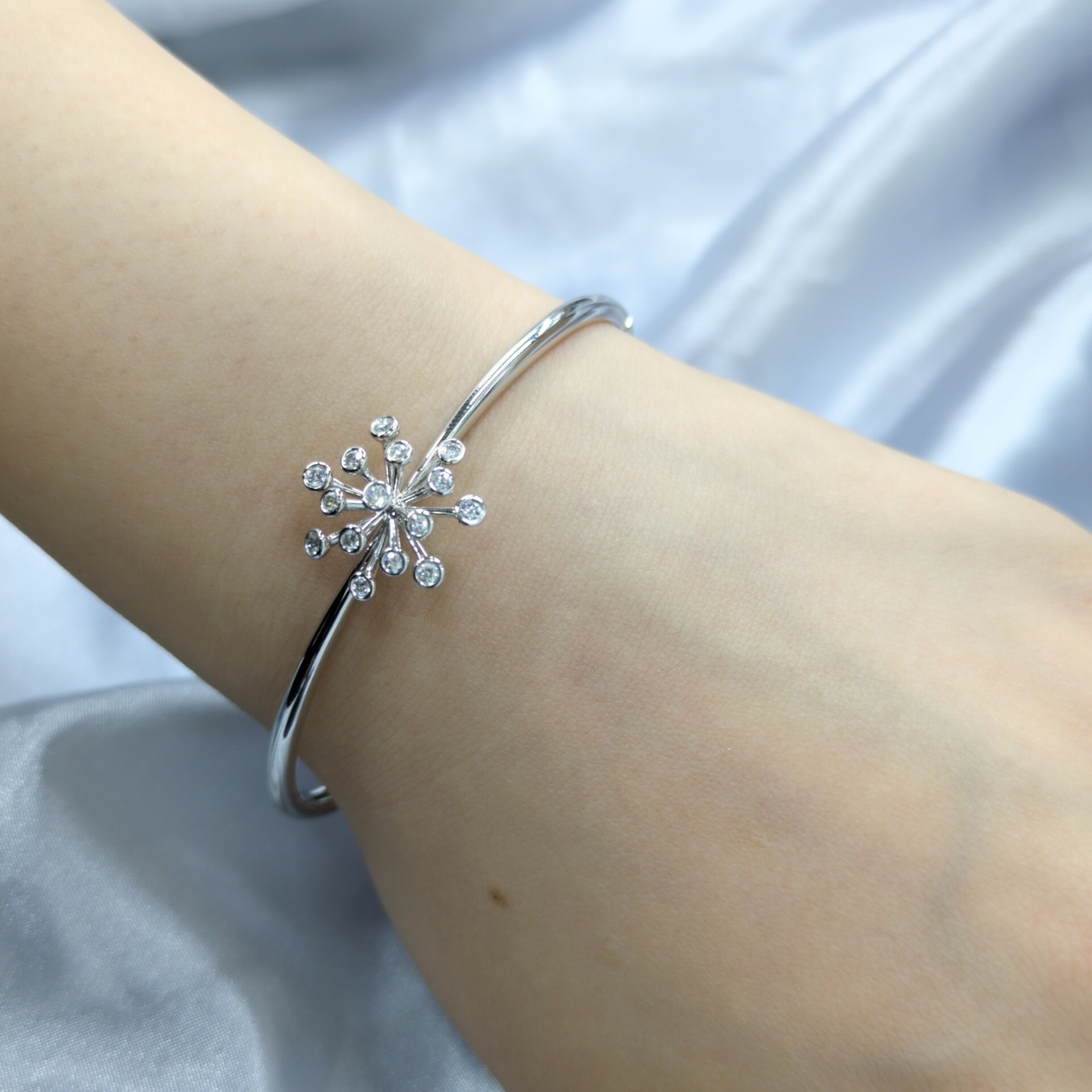 全新18K白金25份鑽石手鈪