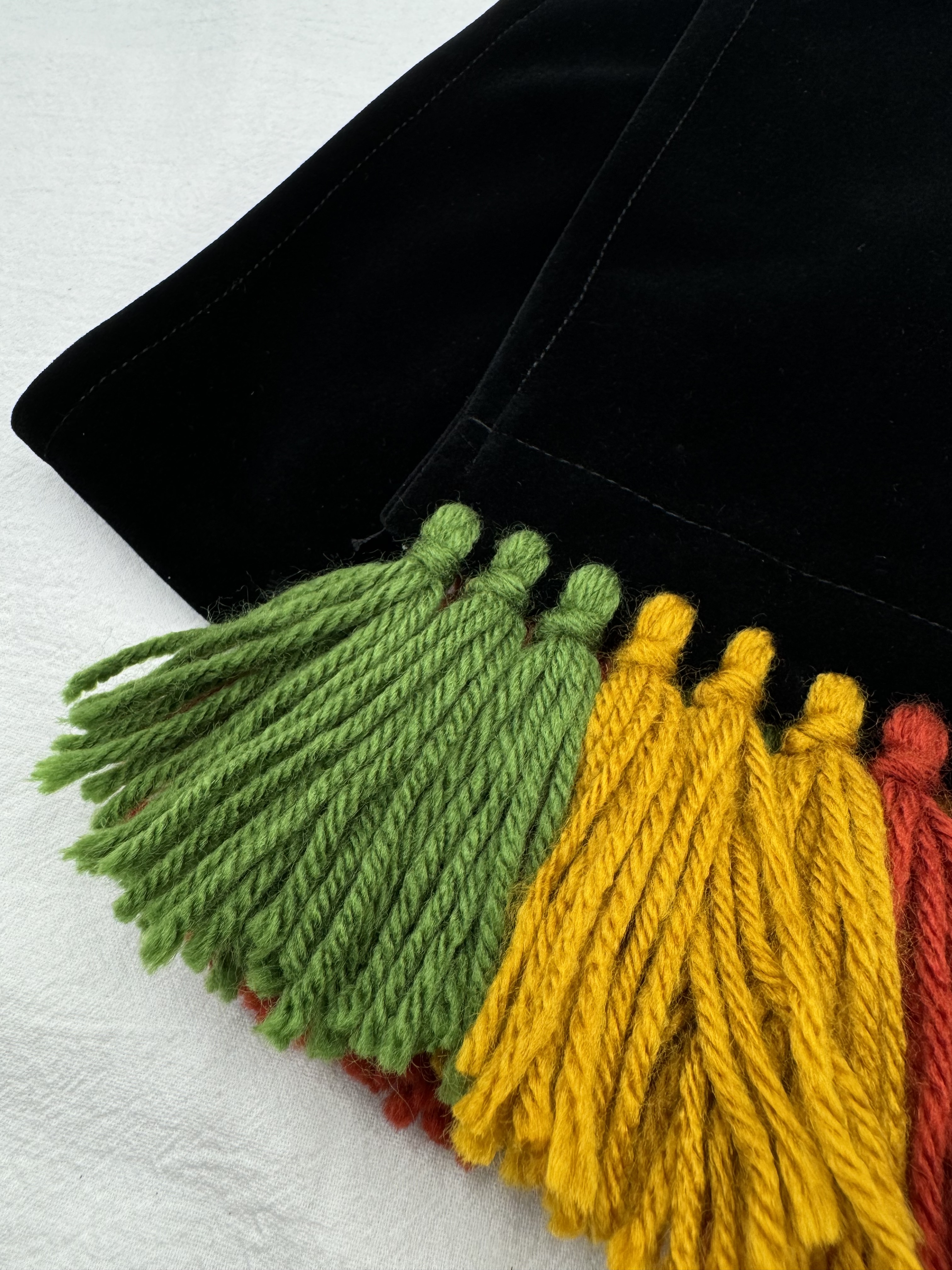 黑絨布素面棉線流蘇頭巾.總長166面寬11