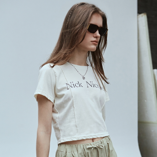 【Nick Nicole】NICOLE PINTUCK CROP TEE 6COLOR NICOLE PINTUCK CROP TEE_WHITE - NICK&NICOLE | 60% - Asian