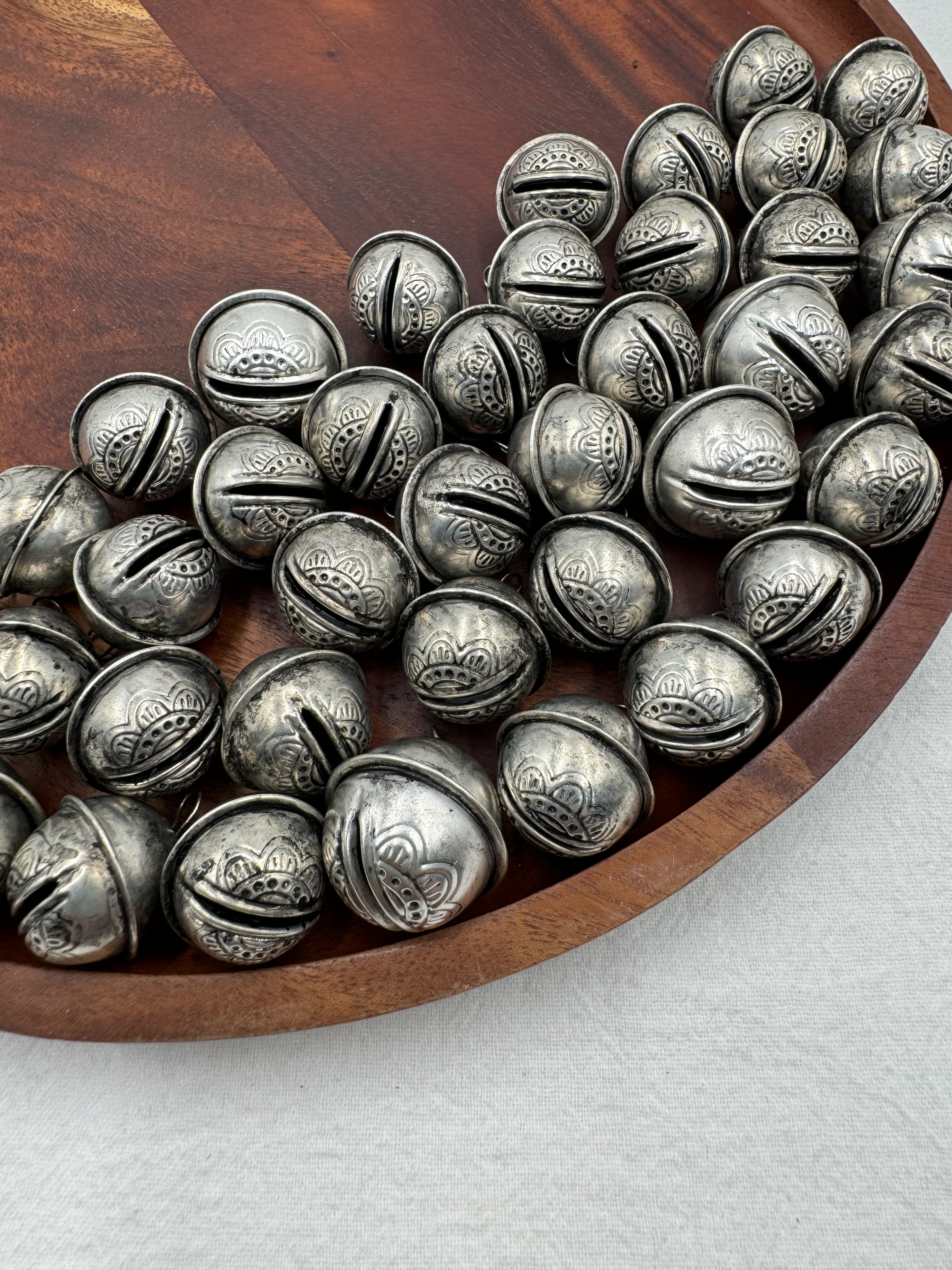 藏銀刻花老鈴鐺