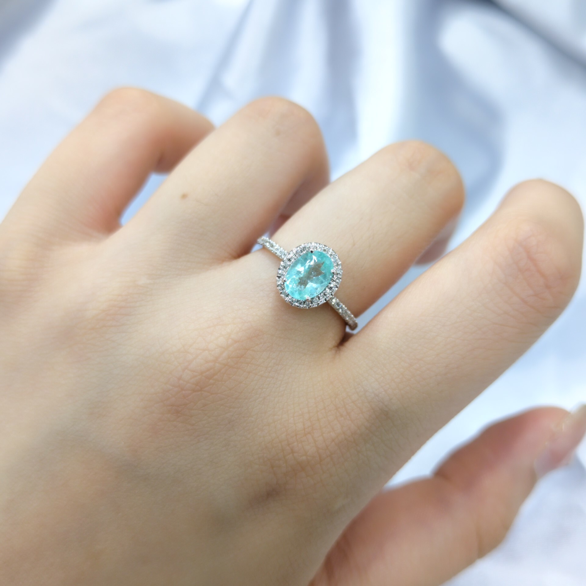 18K White Gold 0.90ct Paraiba and Diamond Ring