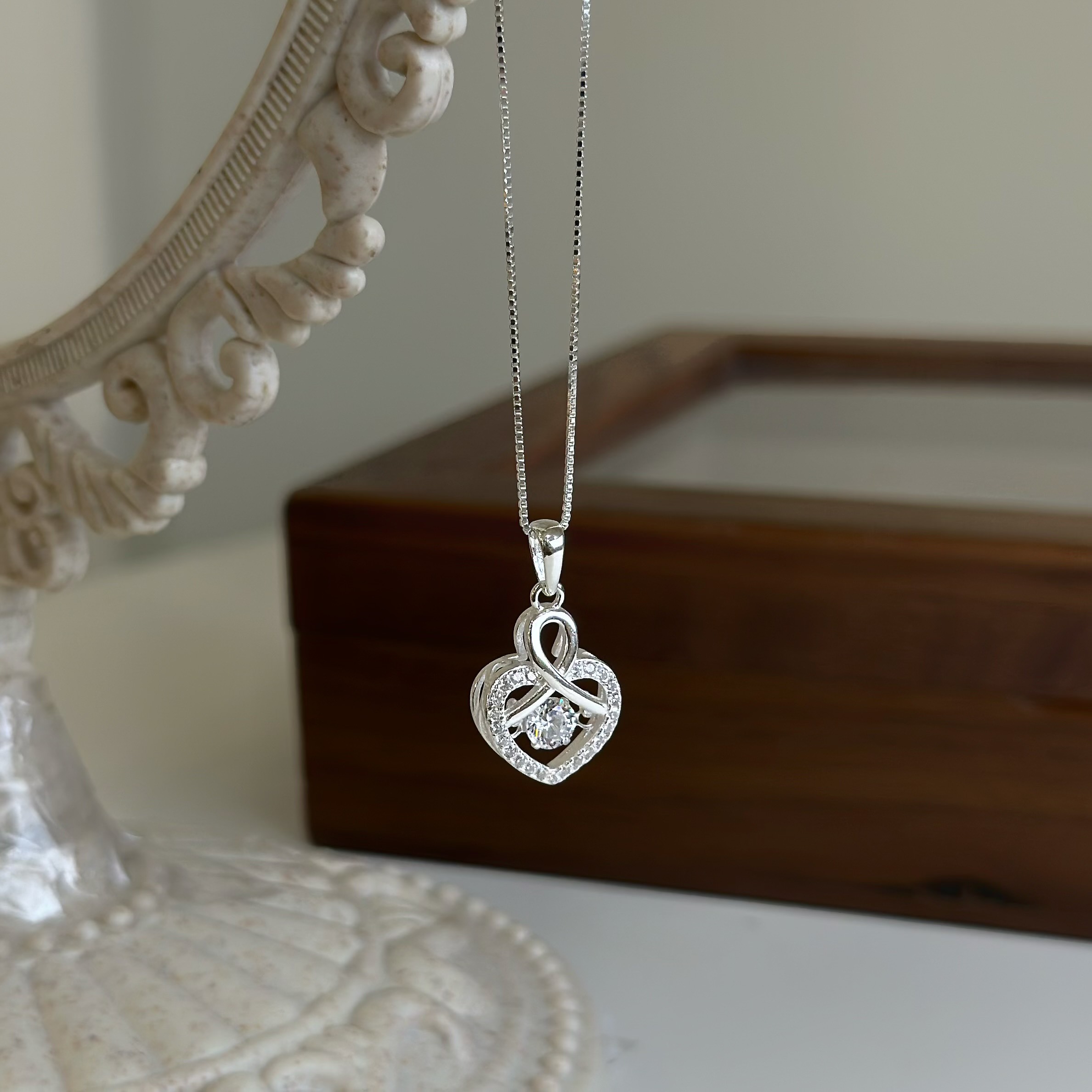 H02心動．交叉愛心靈動純銀鎖骨鏈