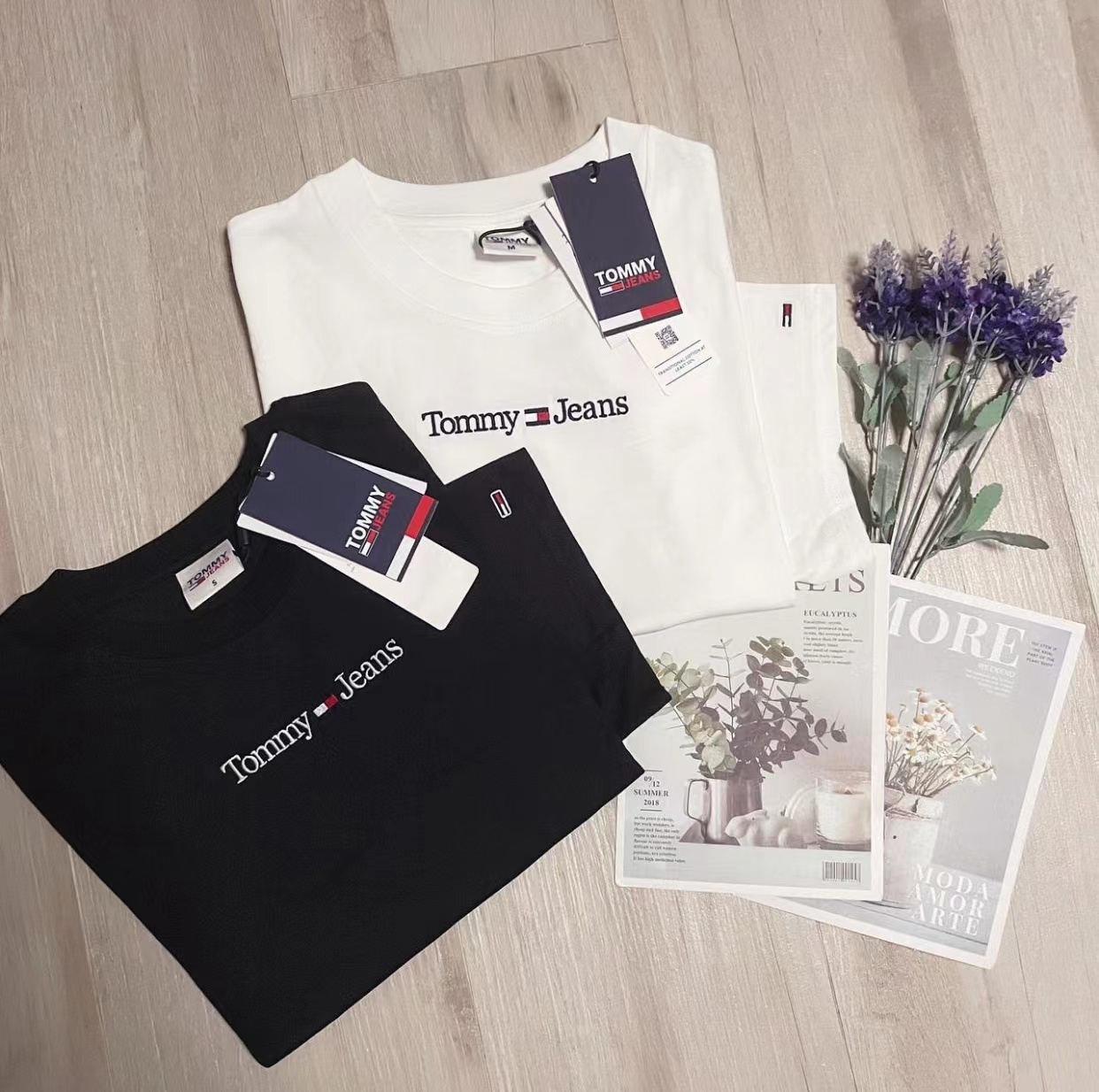 TOMMY JEANS MIDDLE  LOGO CROP TEE